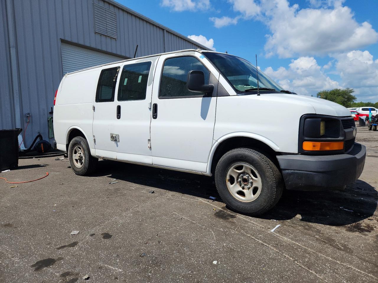 2007 Chevrolet Express G1500 Белый vin: 1GCFG15X971102998