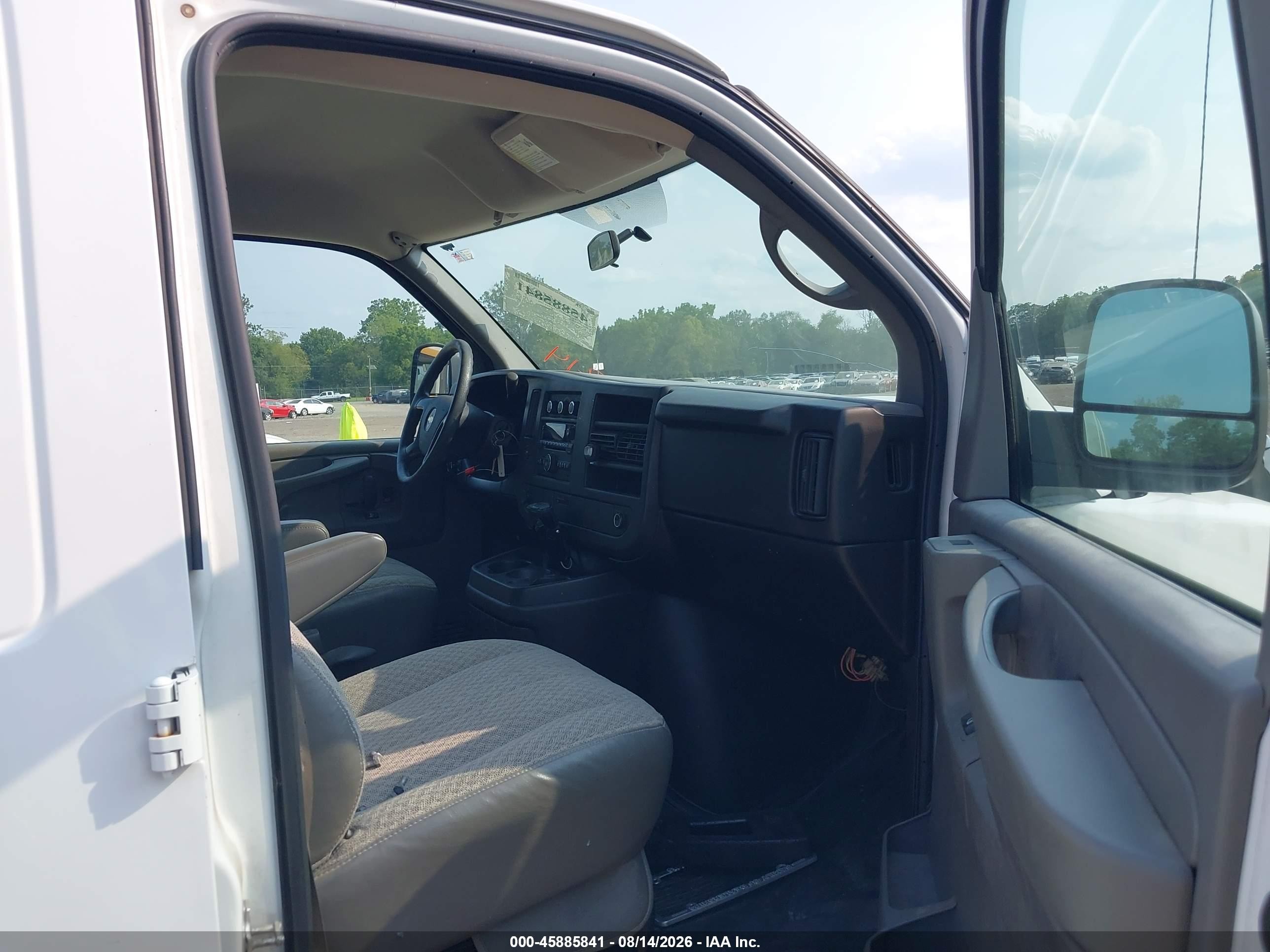 2009 Chevrolet Express Work Van Белый vin: 1GCFG15X991122364