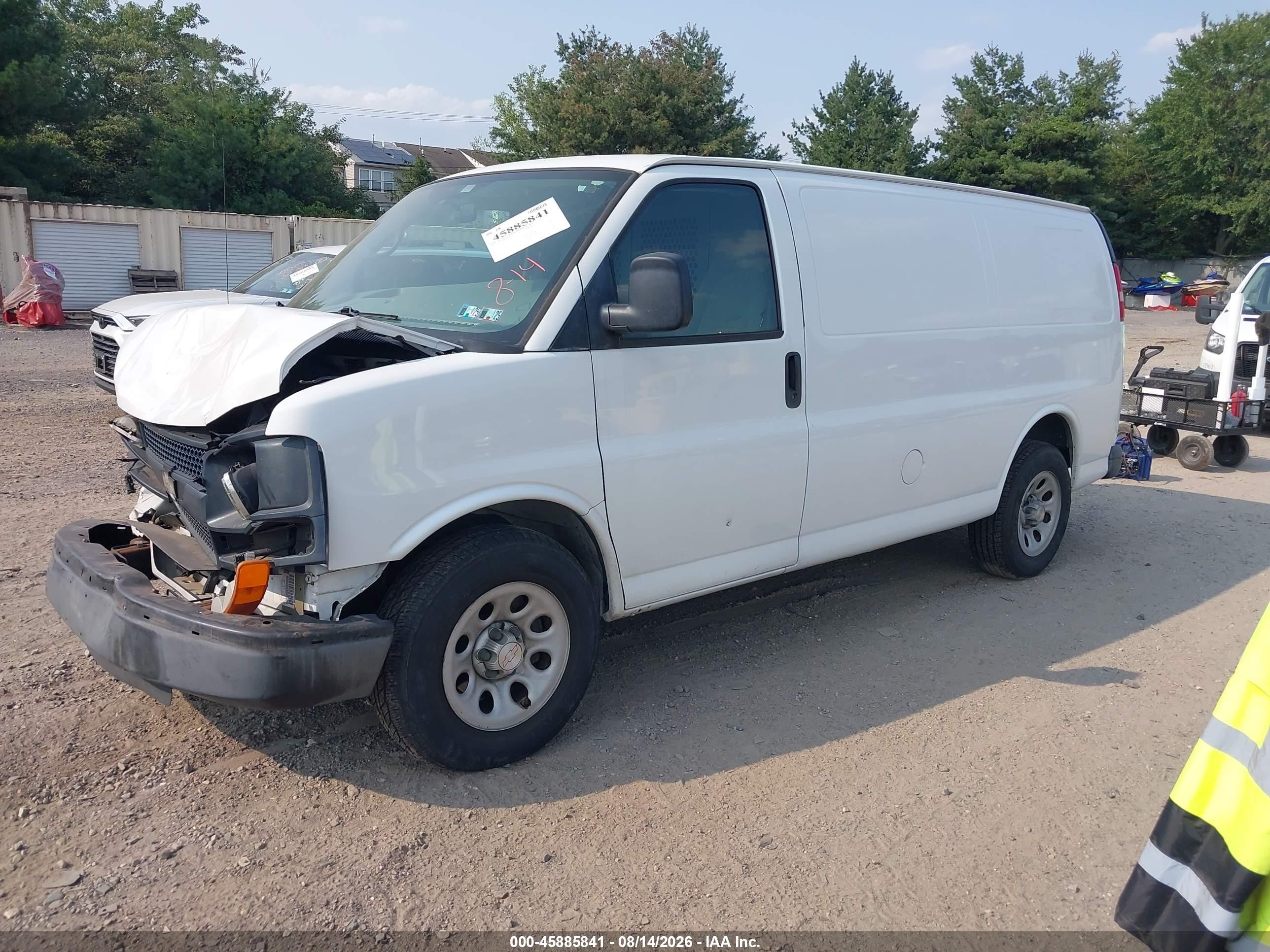 2009 Chevrolet Express Work Van Белый vin: 1GCFG15X991122364