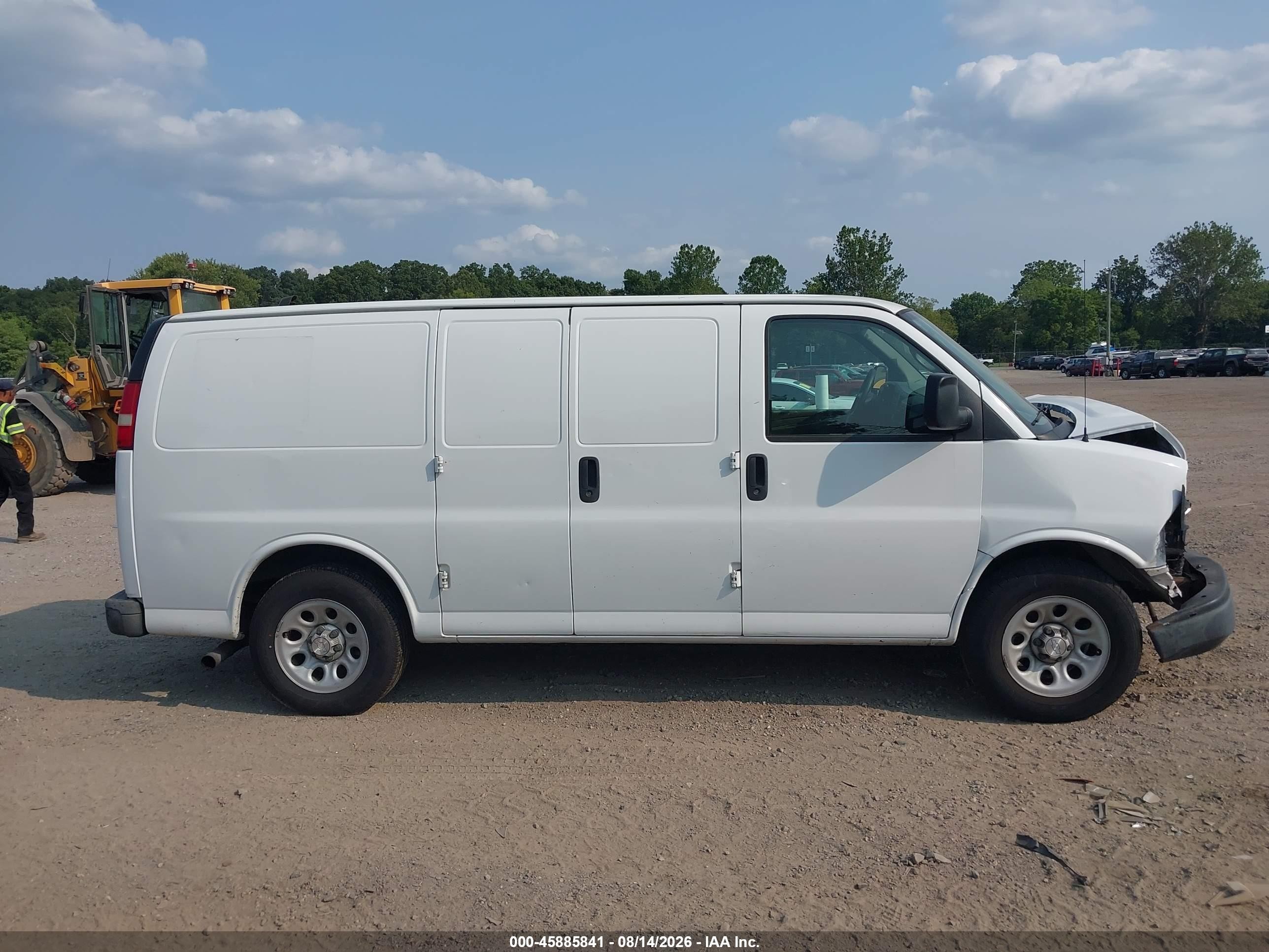 2009 Chevrolet Express Work Van Белый vin: 1GCFG15X991122364