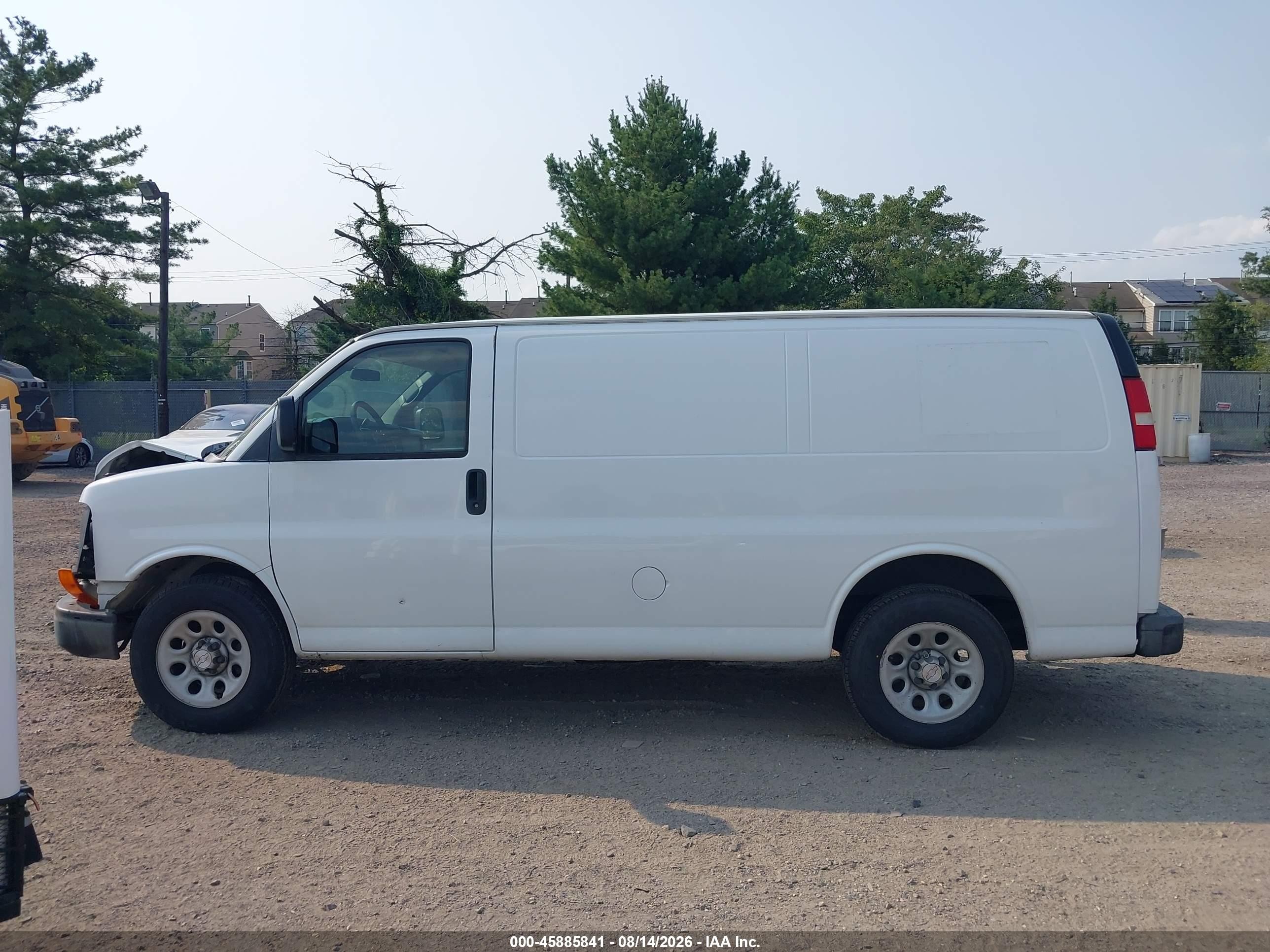 2009 Chevrolet Express Work Van Белый vin: 1GCFG15X991122364