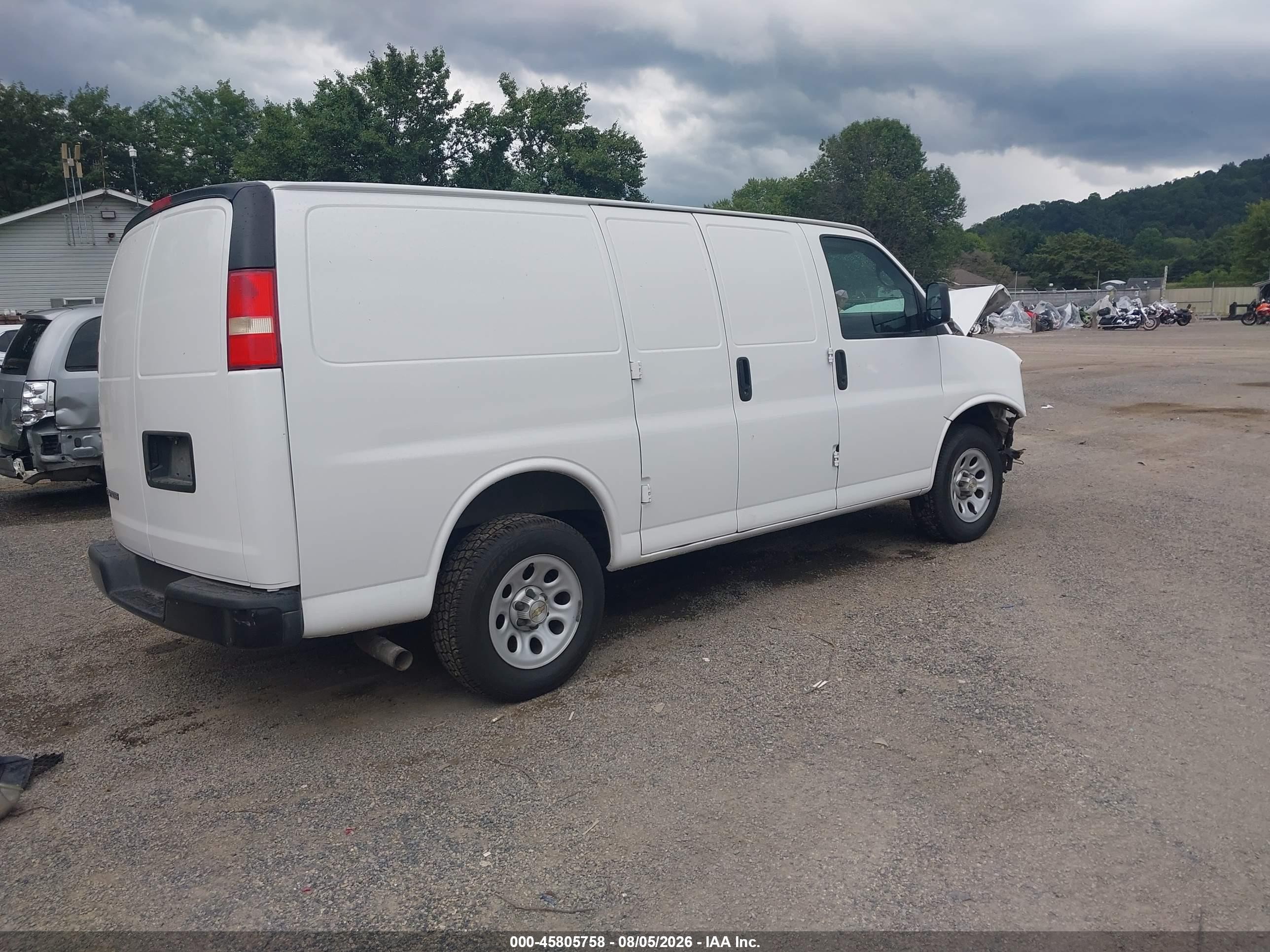 2009 Chevrolet Express Work Van Белый vin: 1GCFG15X991149497