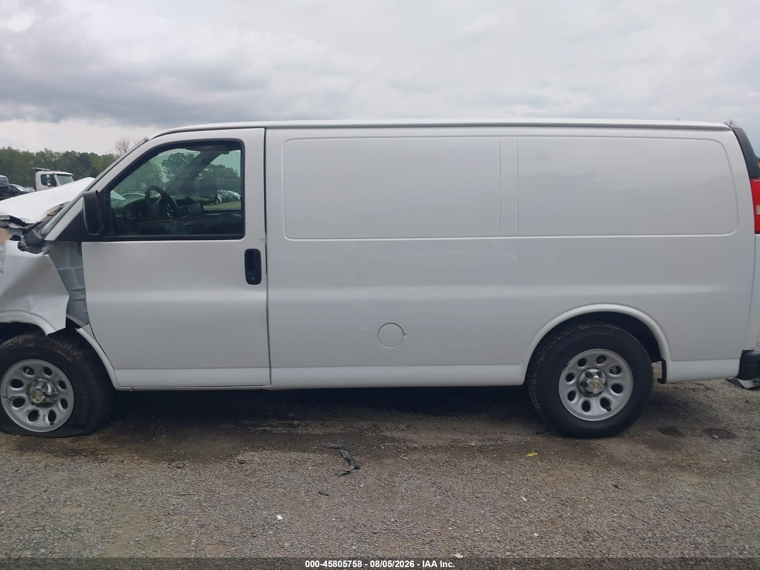 2009 Chevrolet Express Work Van Белый vin: 1GCFG15X991149497
