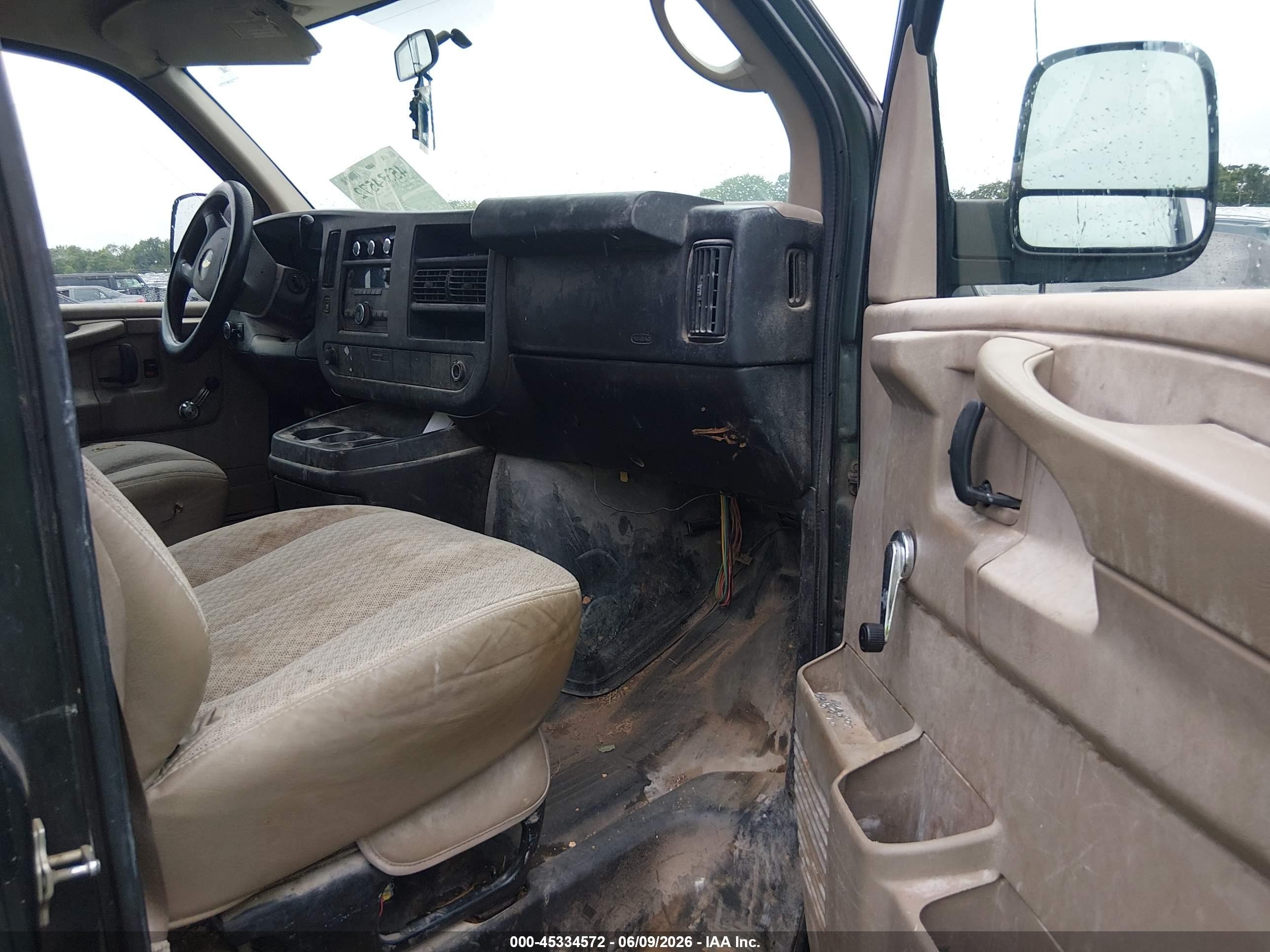 2009 Chevrolet Express 1500 Work Van Зеленый vin: 1GCFG15X991153713