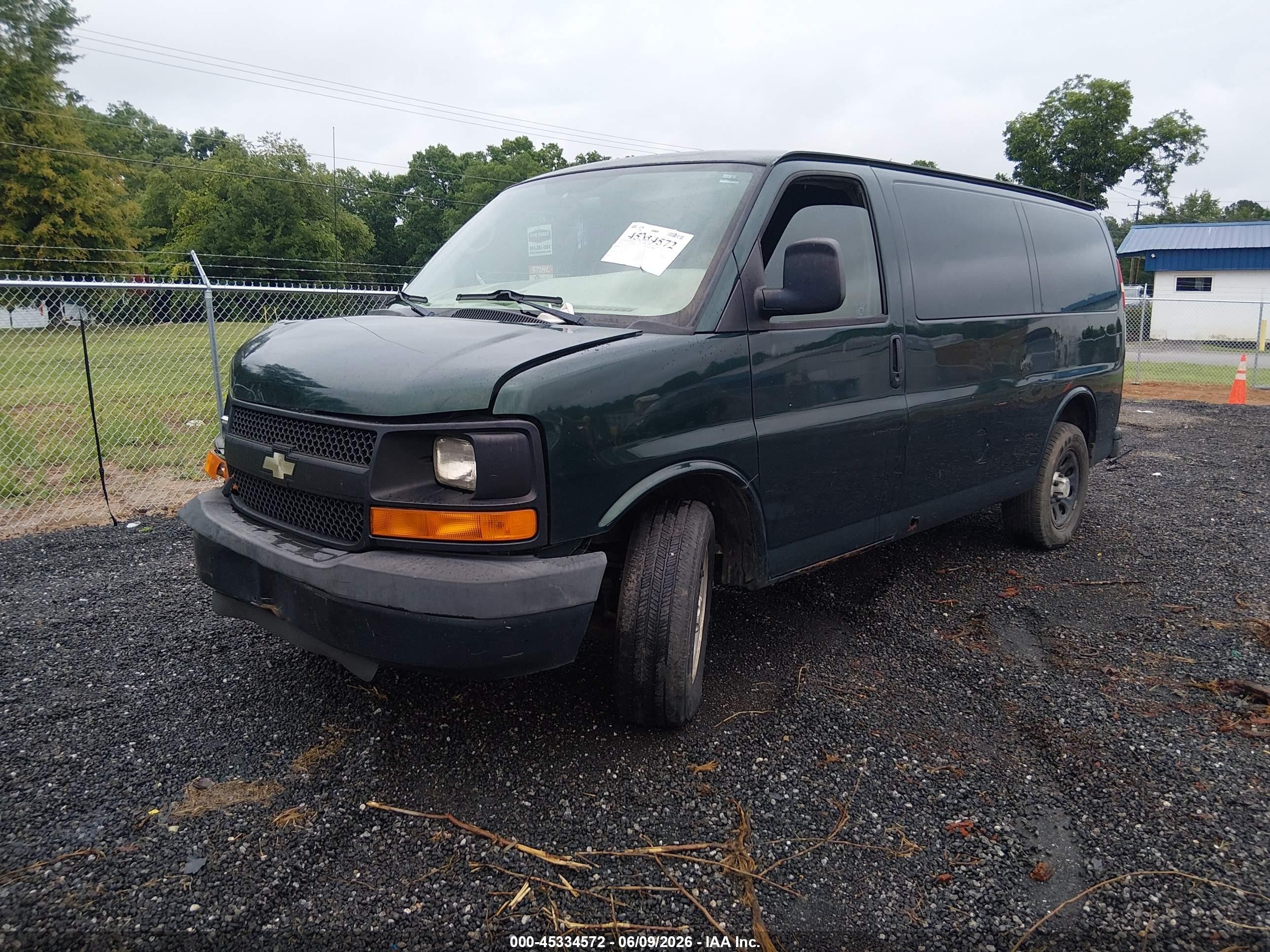 2009 Chevrolet Express 1500 Work Van Зеленый vin: 1GCFG15X991153713