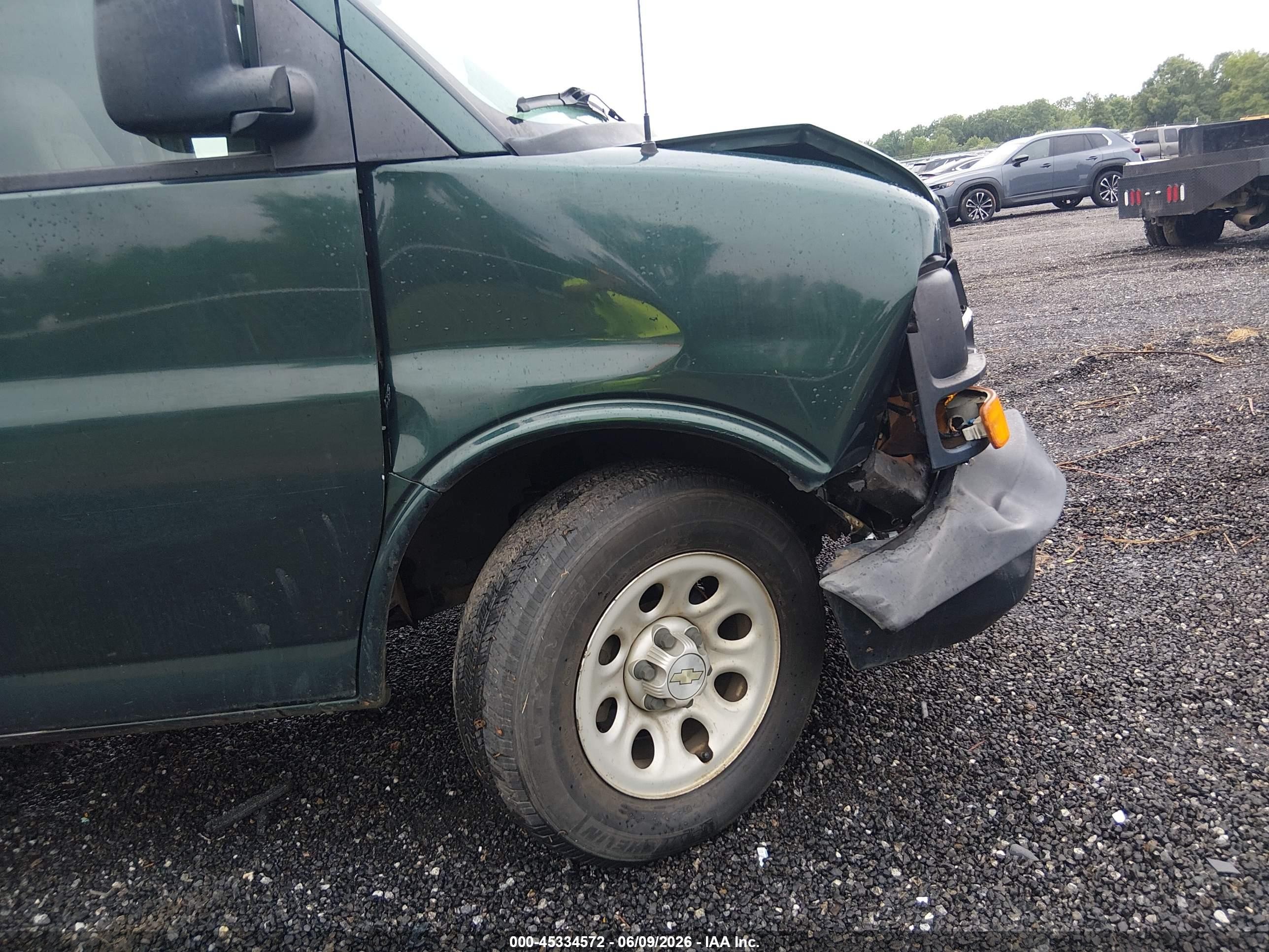 2009 Chevrolet Express 1500 Work Van Зеленый vin: 1GCFG15X991153713