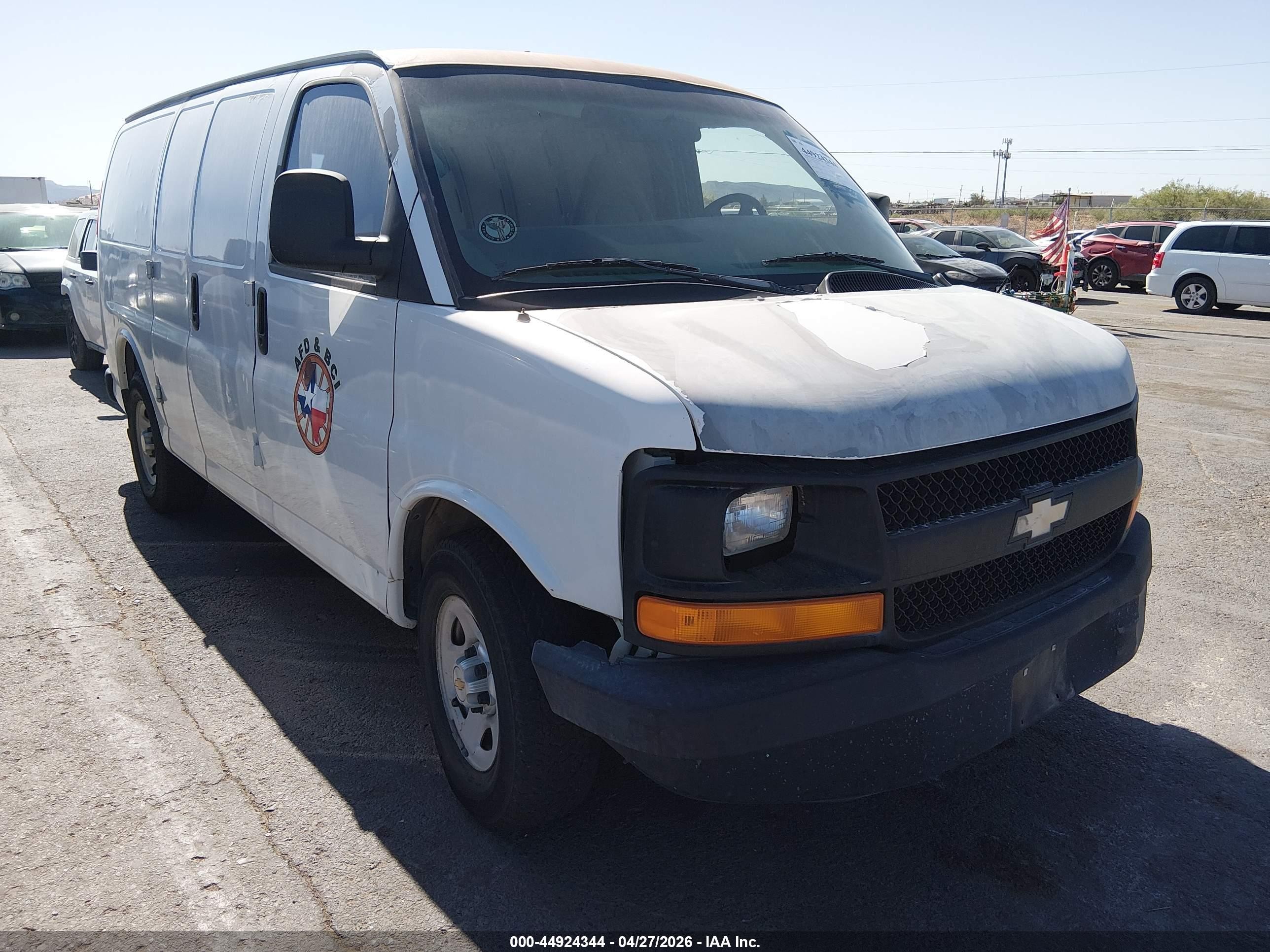 2004 Chevrolet Express   White vin: 1GCFG15XX41176300