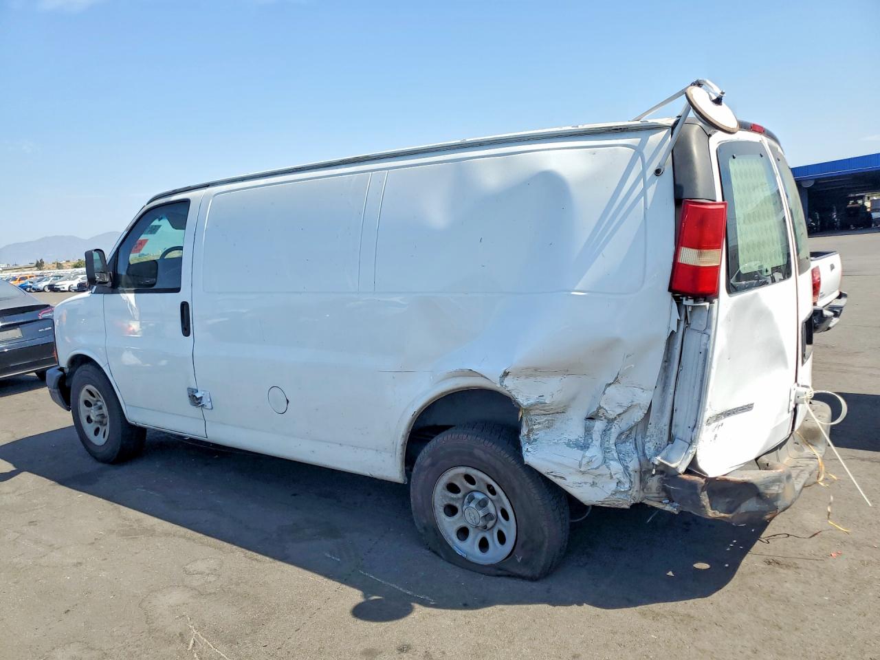2009 Chevrolet Express G1500 White vin: 1GCFG15XX91135530