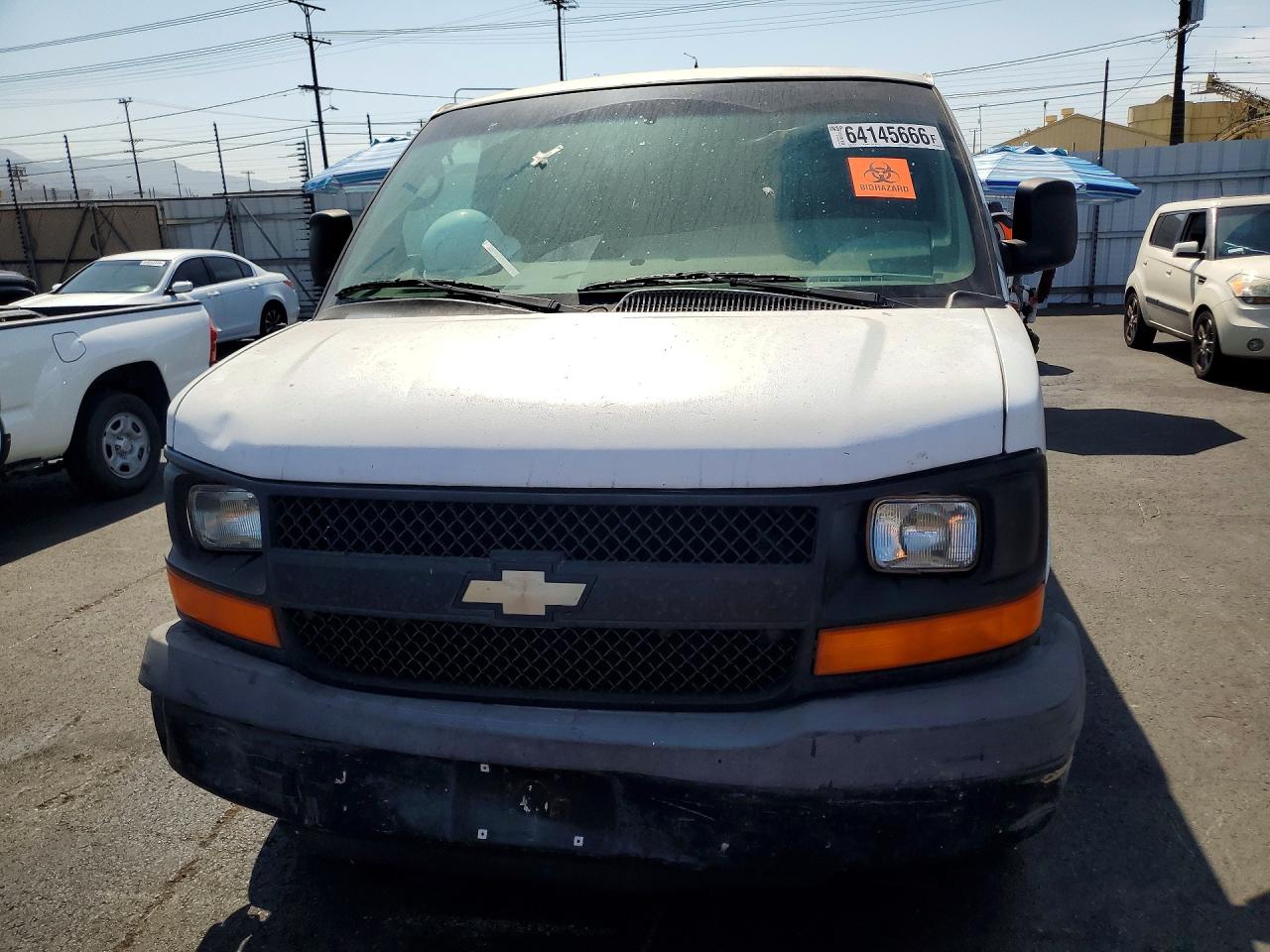2009 Chevrolet Express G1500 White vin: 1GCFG15XX91135530