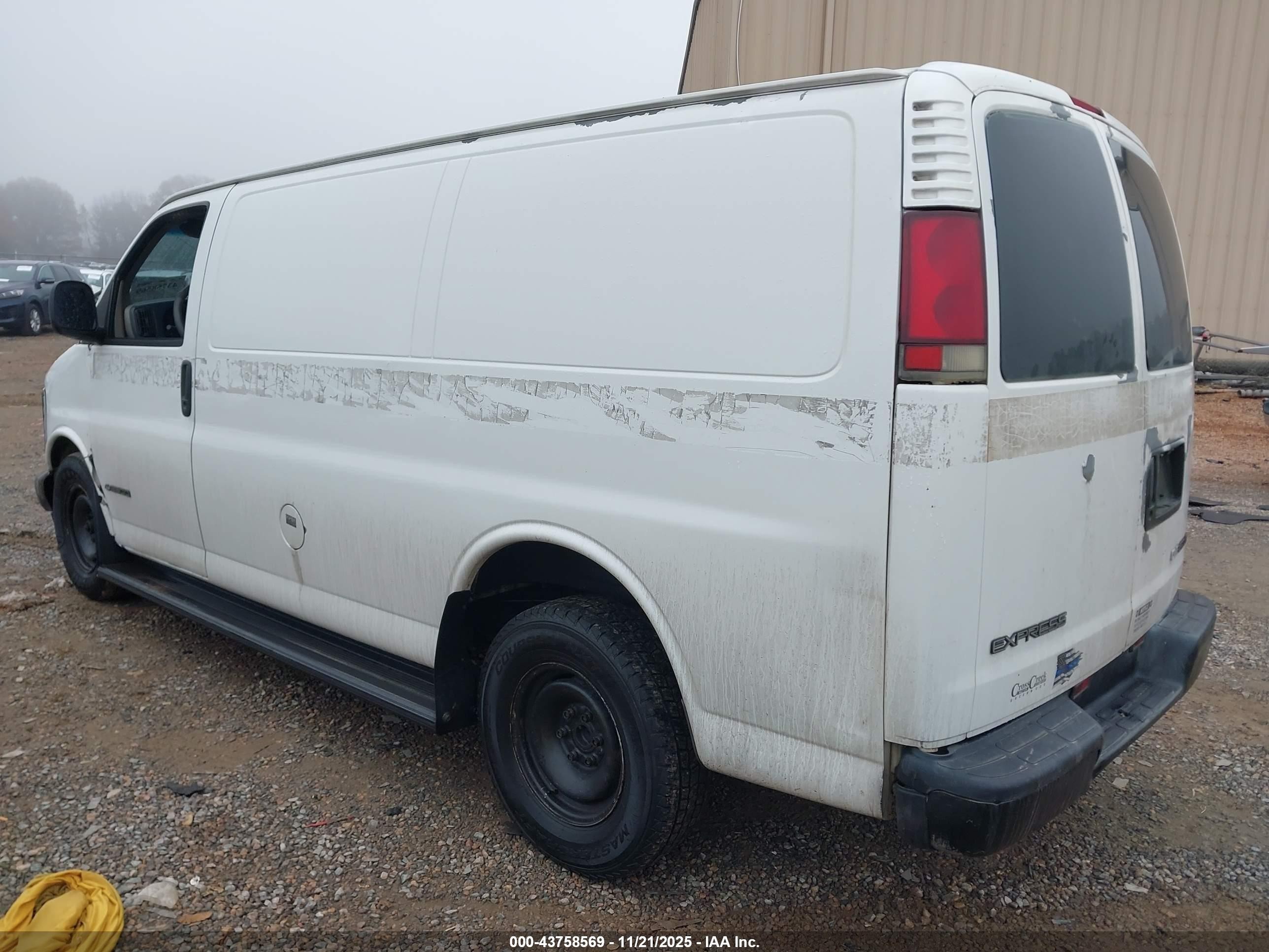 2000 Chevrolet Express   White vin: 1GCFG25M0Y1230818