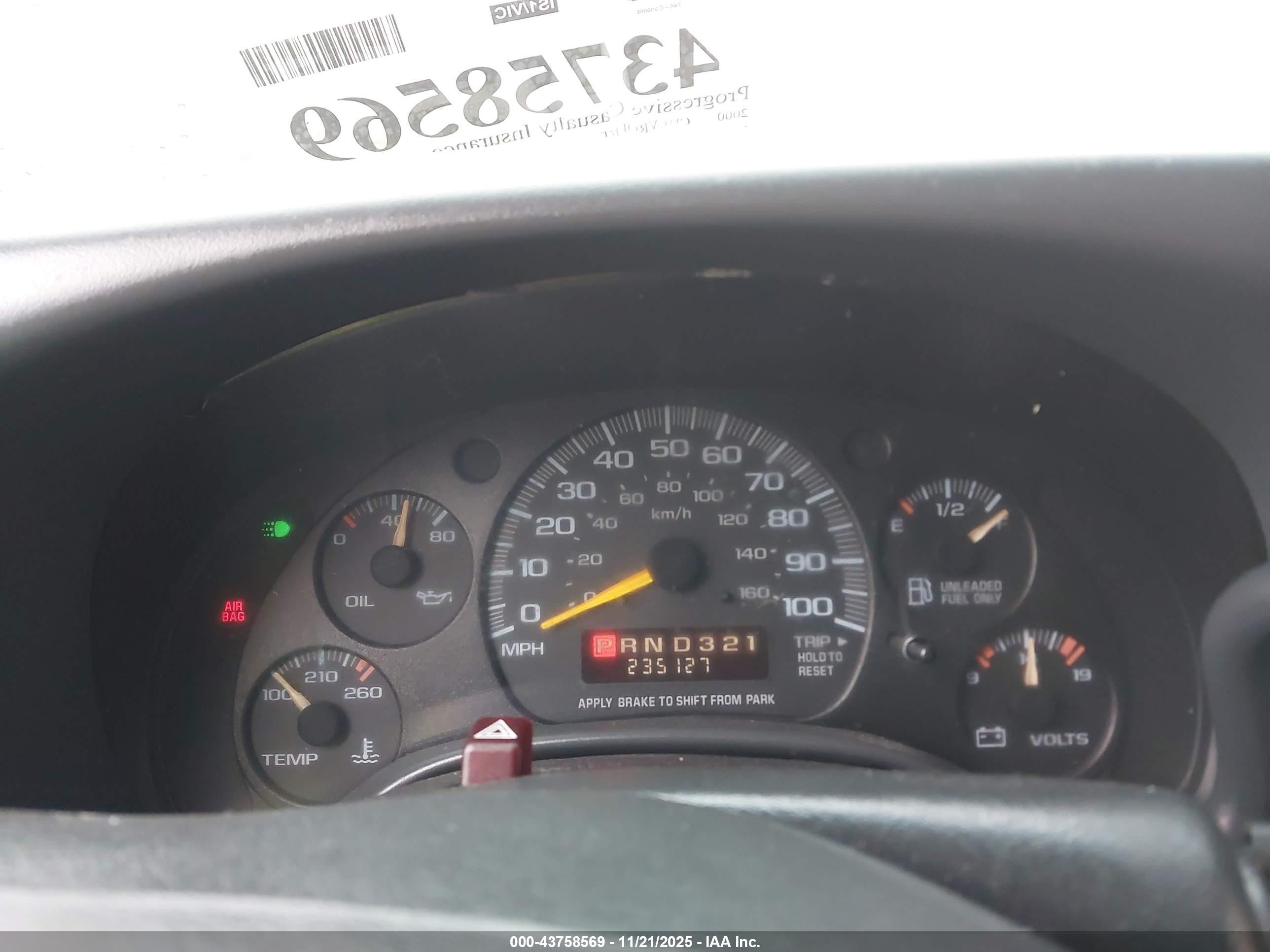 2000 Chevrolet Express   White vin: 1GCFG25M0Y1230818