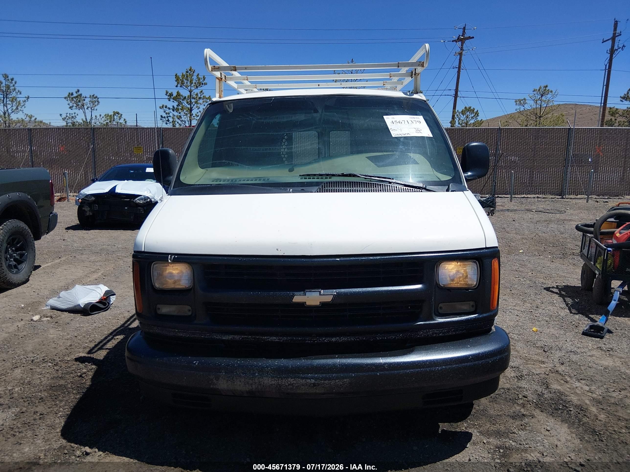 1997 Chevrolet Chevy G2500 White vin: 1GCFG25M2V1015078