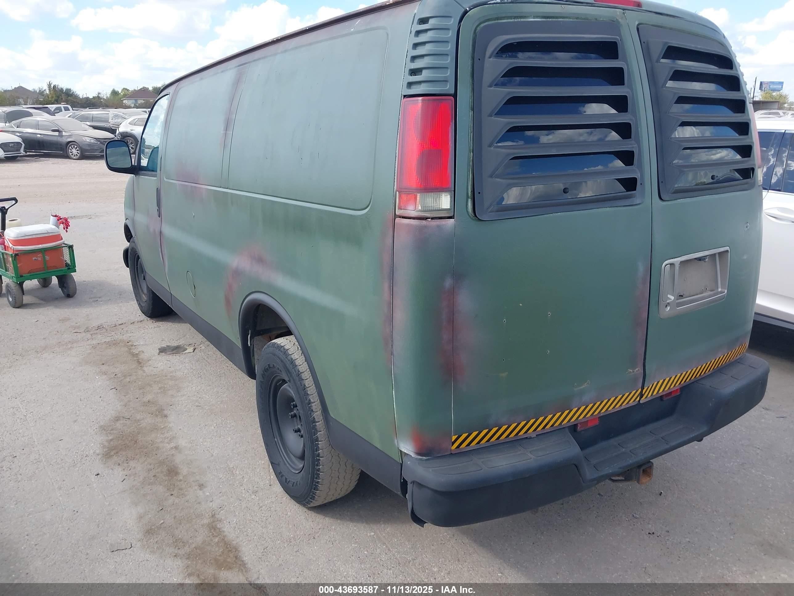 1998 Chevrolet Chevy Van G2500 White vin: 1GCFG25M6W1085524