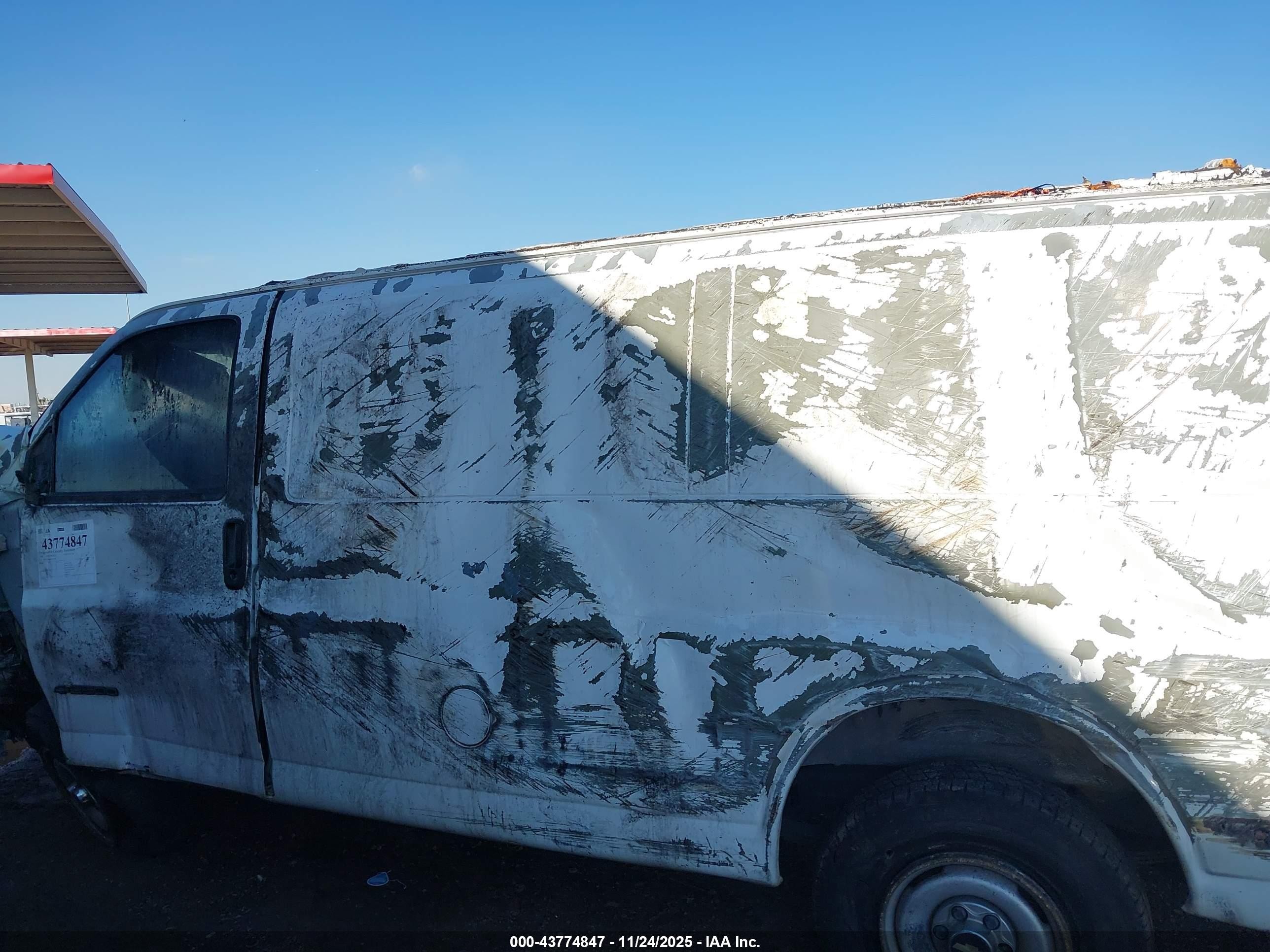 1998 Chevrolet Chevy Van G2500 White vin: 1GCFG25M9W1021476