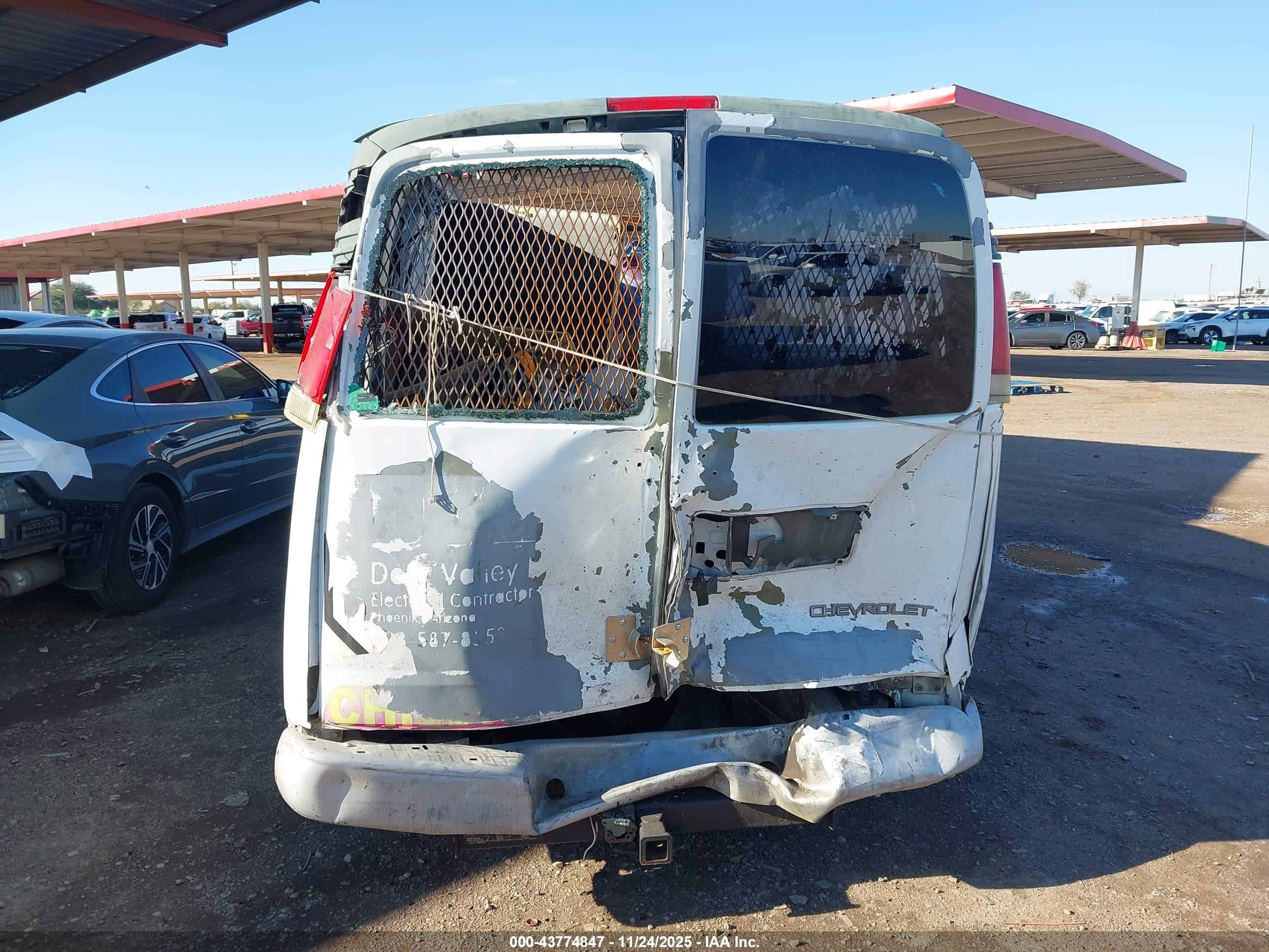1998 Chevrolet Chevy Van G2500 White vin: 1GCFG25M9W1021476