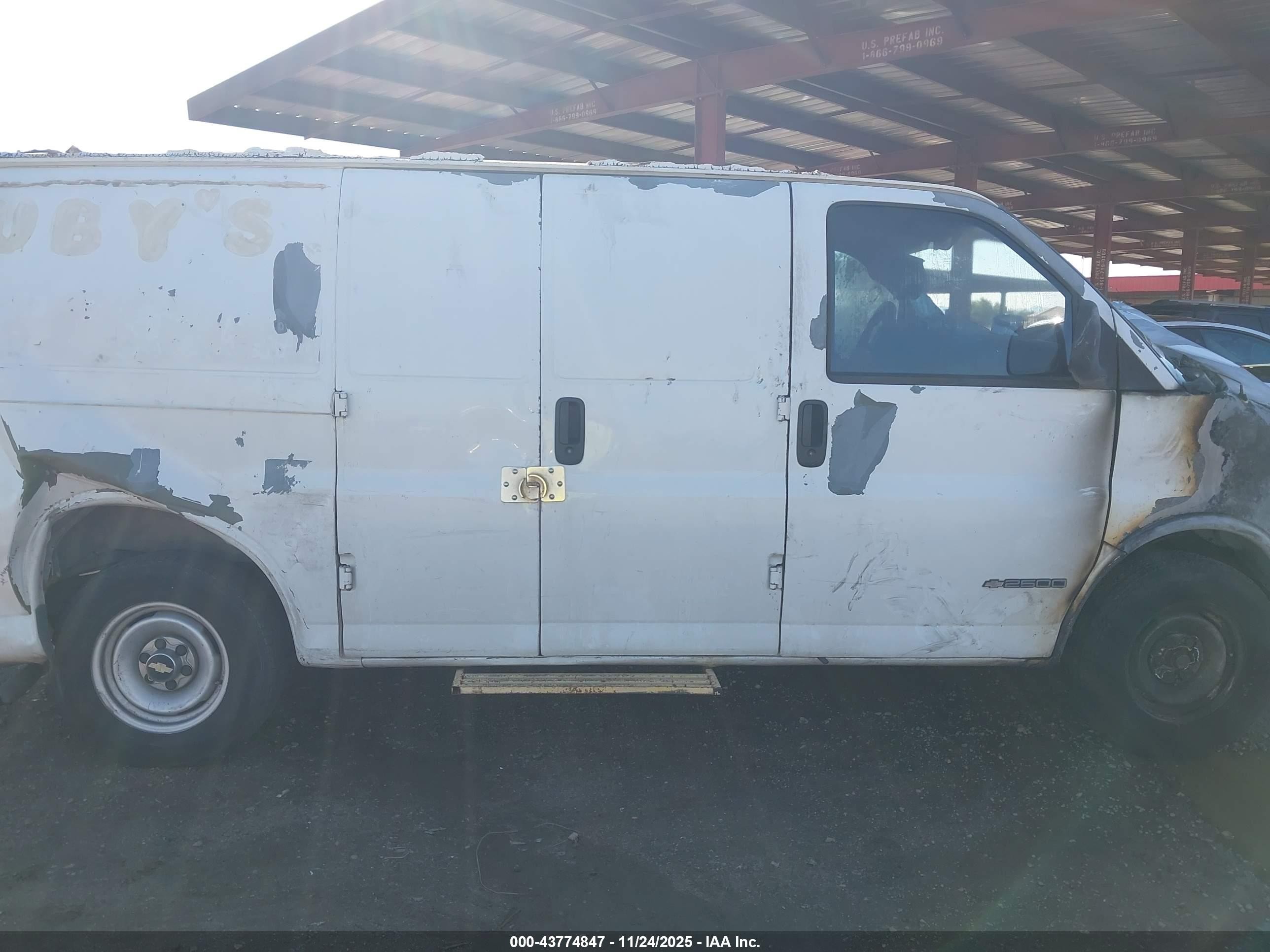 1998 Chevrolet Chevy Van G2500 White vin: 1GCFG25M9W1021476