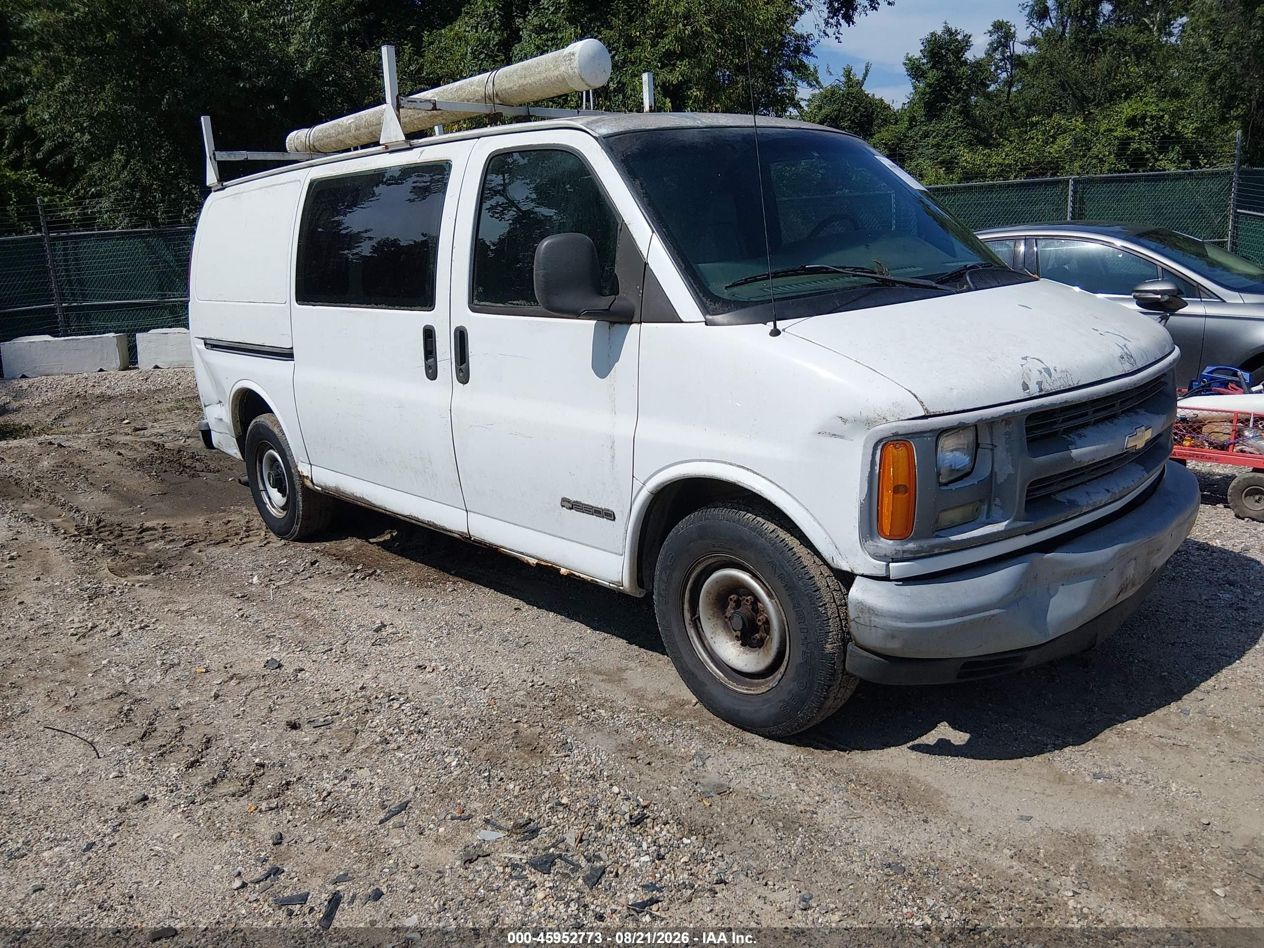 2000 Chevrolet Express   White vin: 1GCFG25R7Y1212716