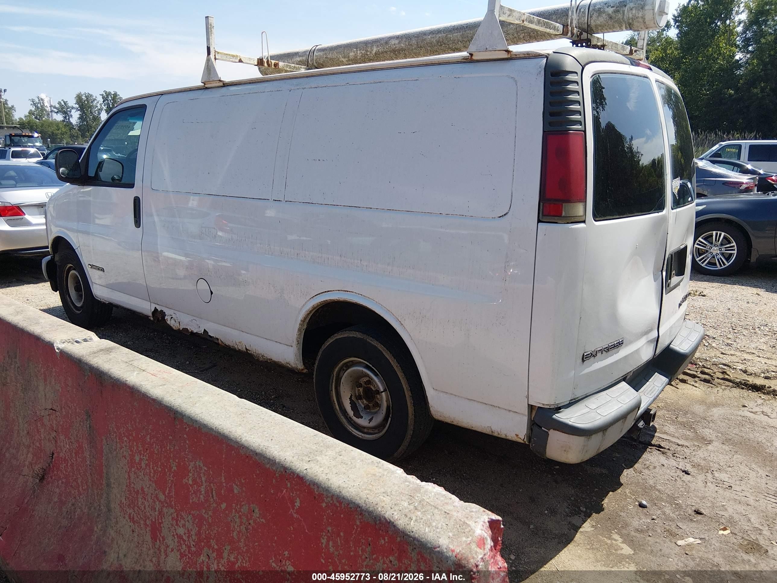 2000 Chevrolet Express   White vin: 1GCFG25R7Y1212716