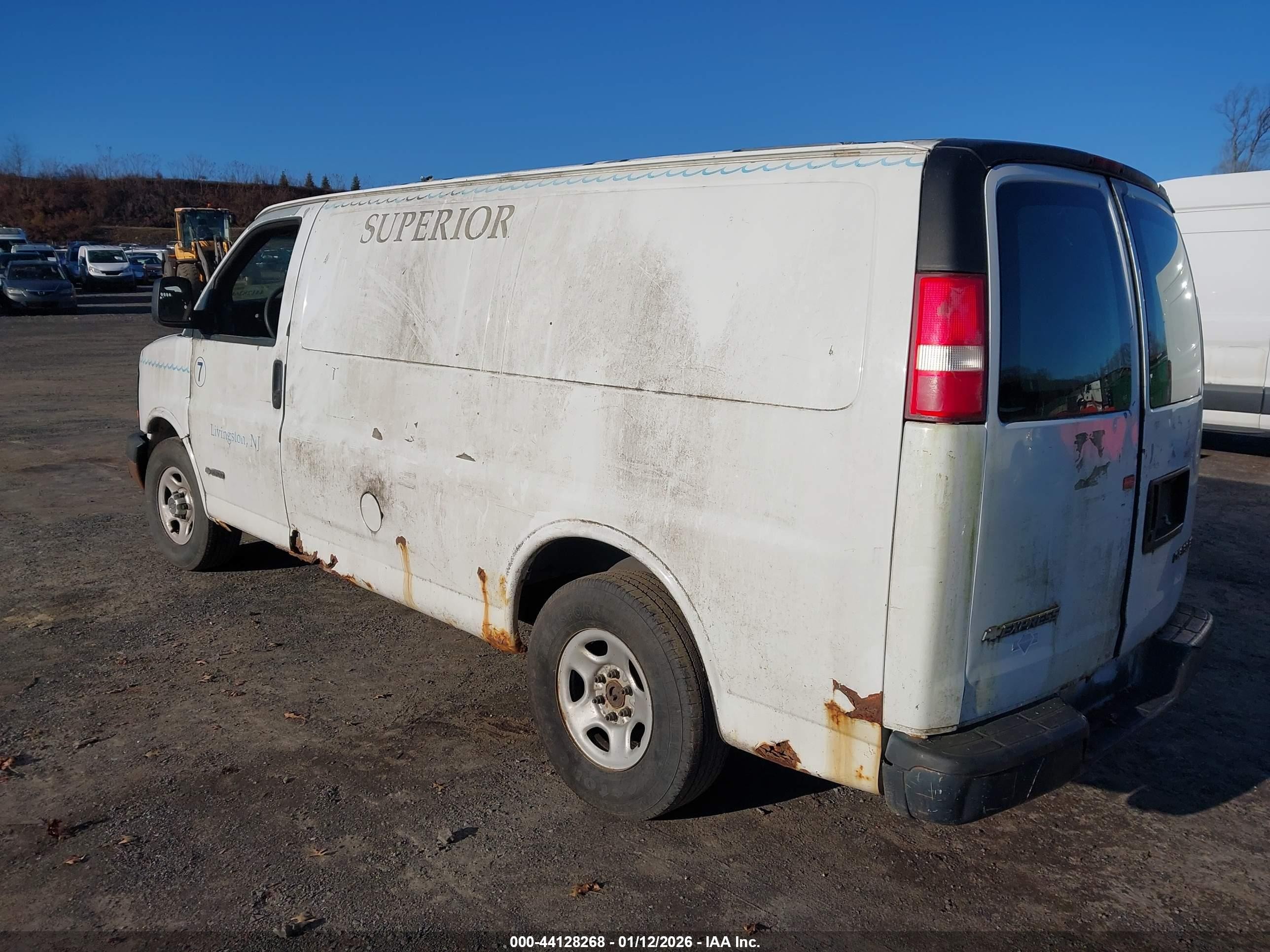 2003 Chevrolet Express   White vin: 1GCFG25T631138337