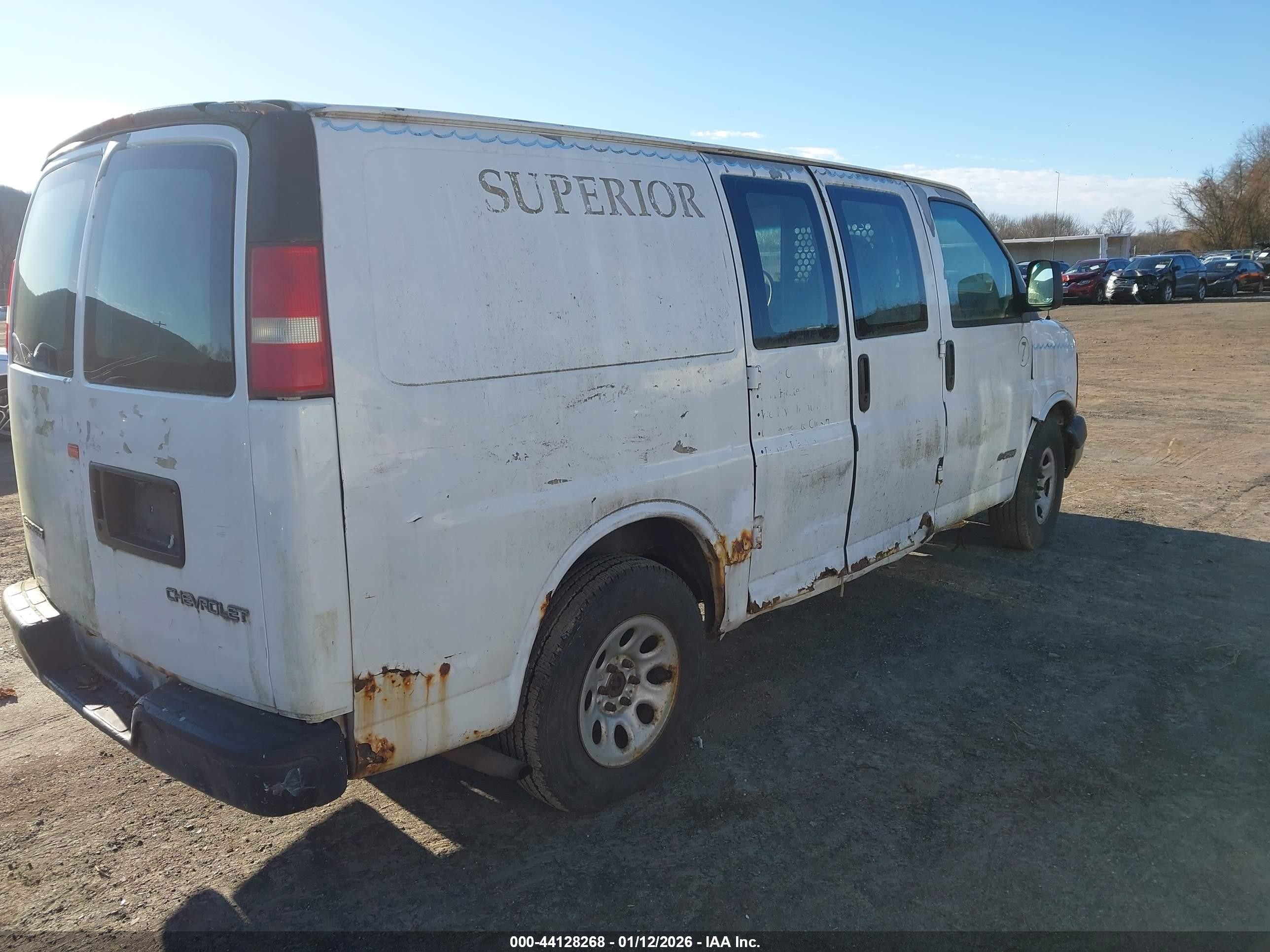 2003 Chevrolet Express   White vin: 1GCFG25T631138337