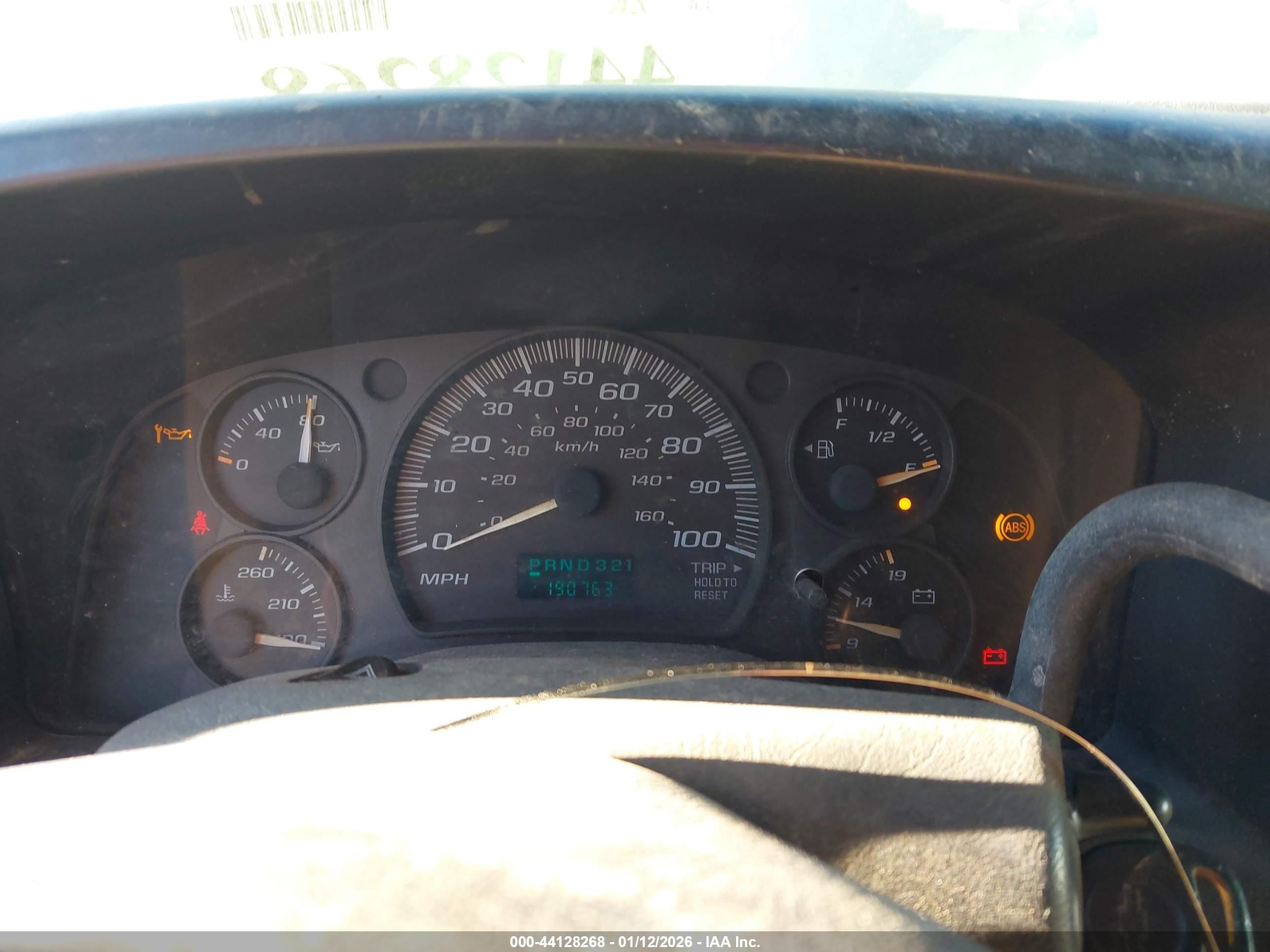 2003 Chevrolet Express   White vin: 1GCFG25T631138337