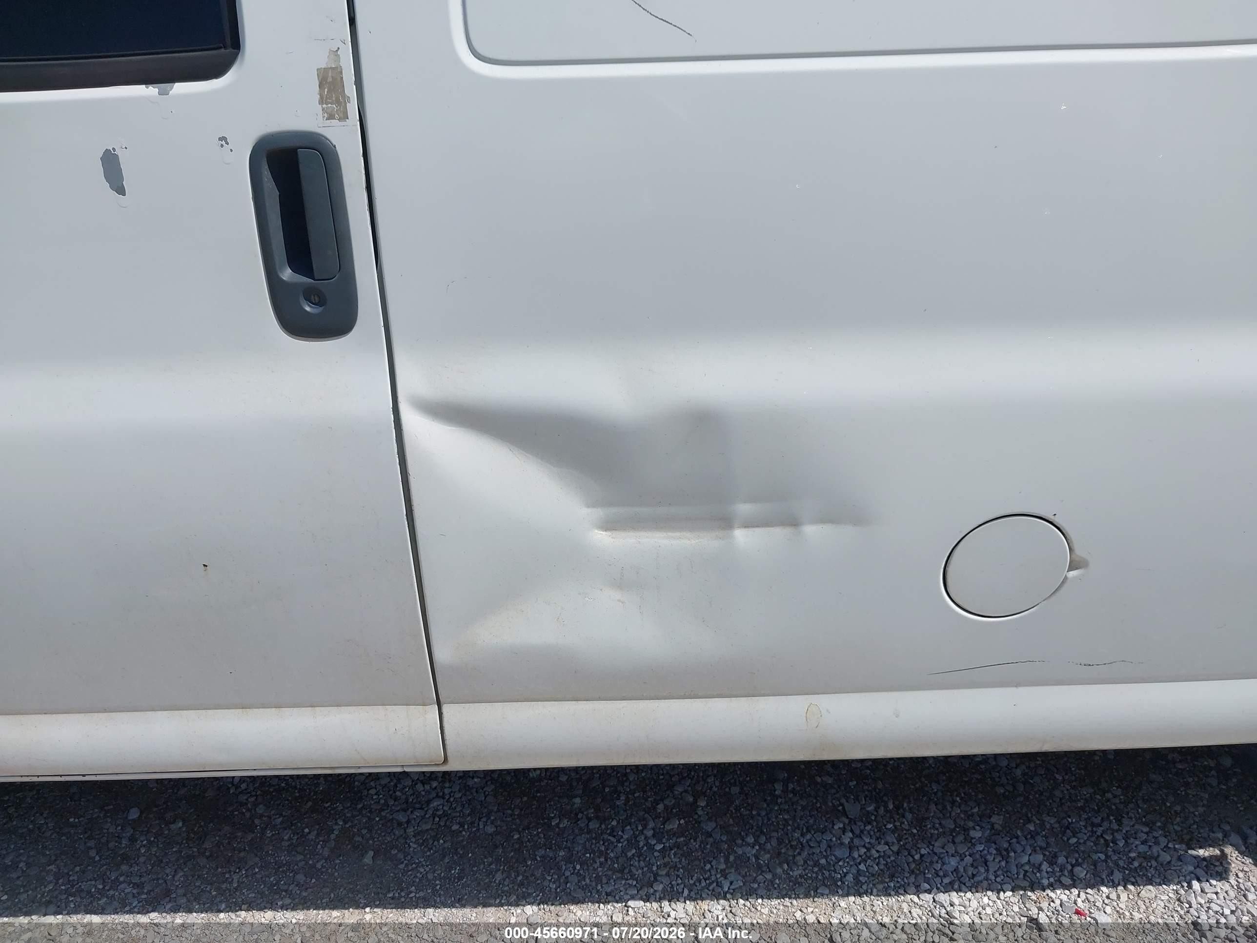 2000 Chevrolet Express   White vin: 1GCFG25W0Y1196364