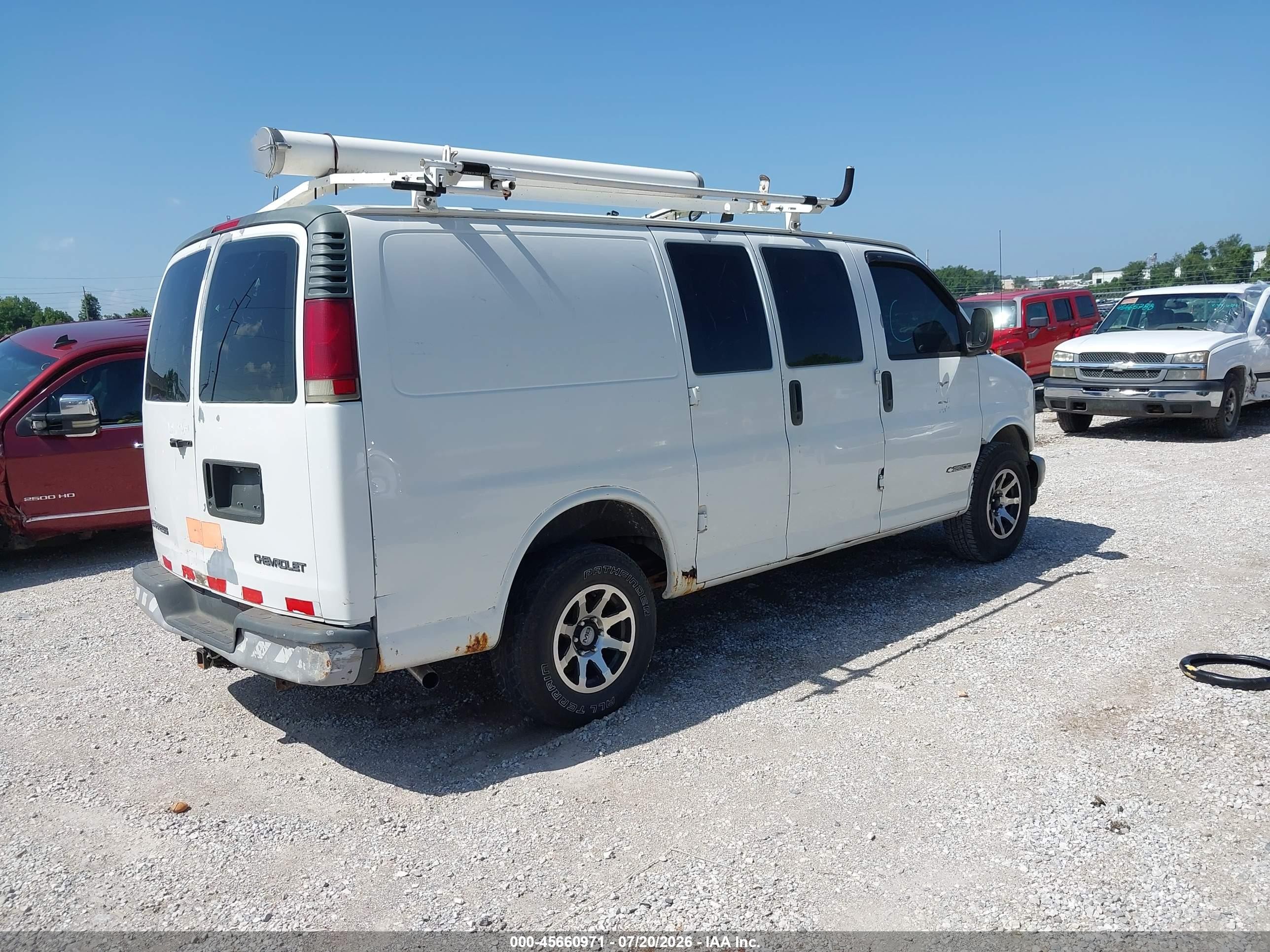 2000 Chevrolet Express   White vin: 1GCFG25W0Y1196364
