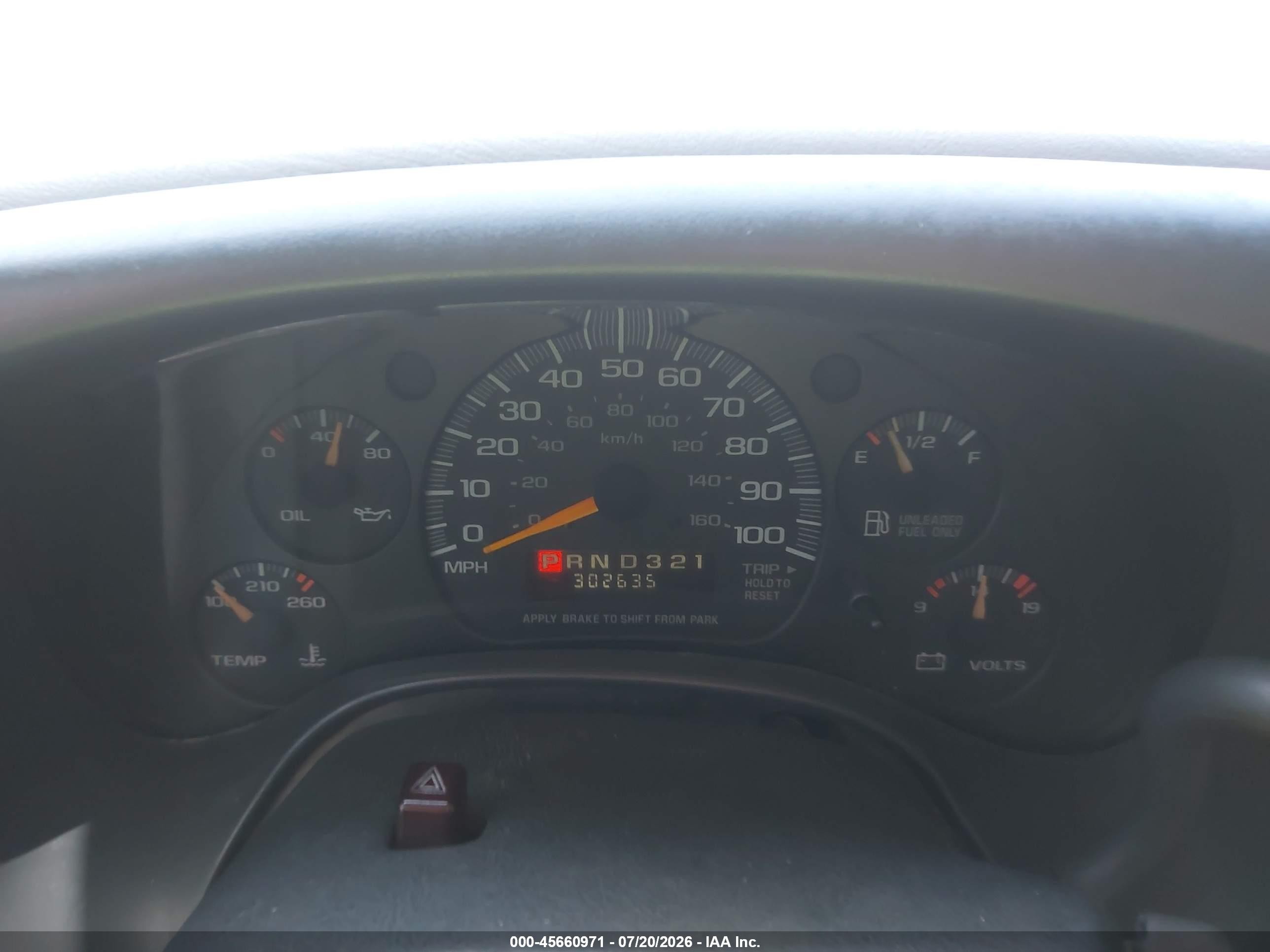 2000 Chevrolet Express   White vin: 1GCFG25W0Y1196364