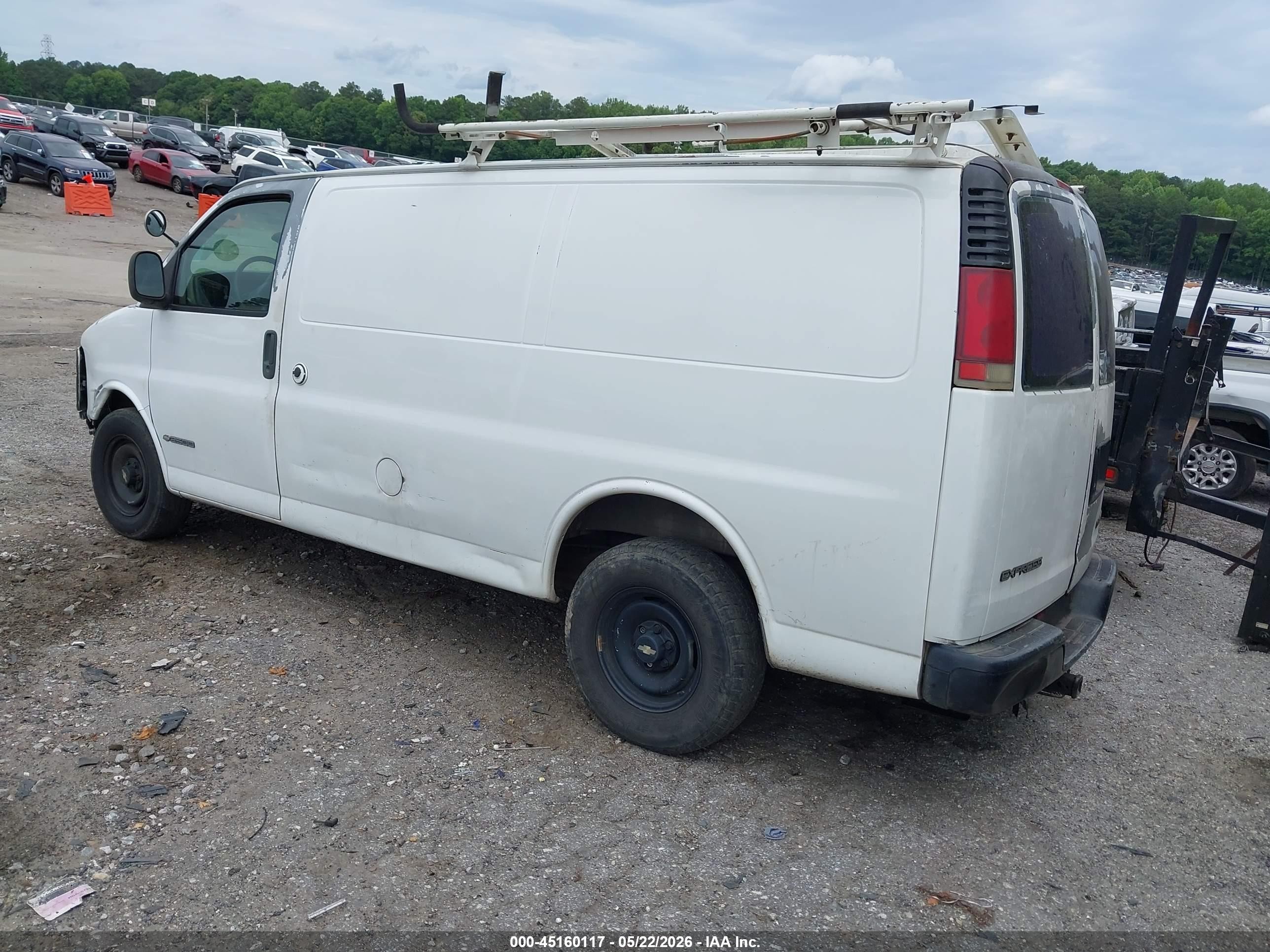 2001 Chevrolet Express   White vin: 1GCFG25W111144425