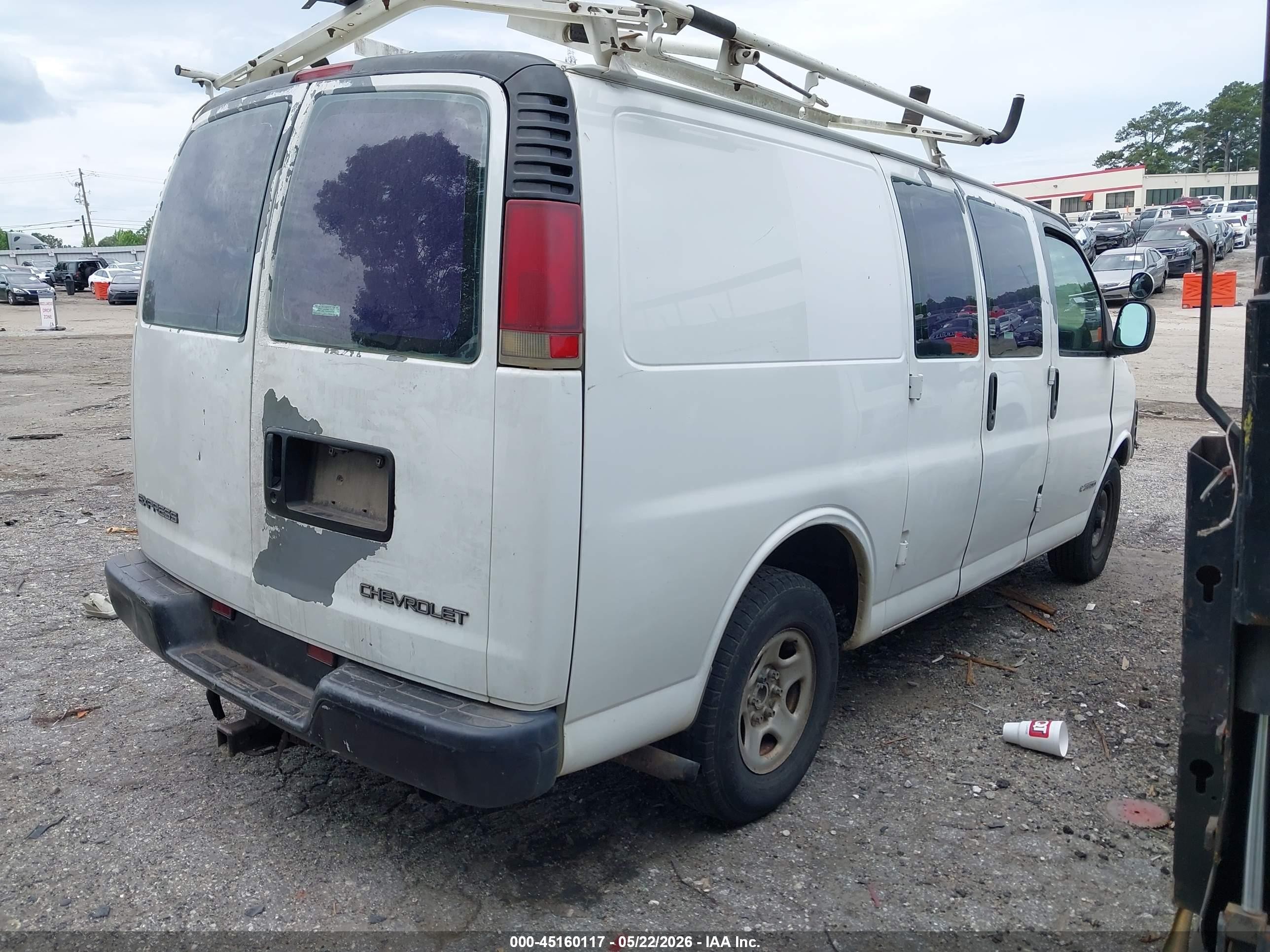 2001 Chevrolet Express   White vin: 1GCFG25W111144425