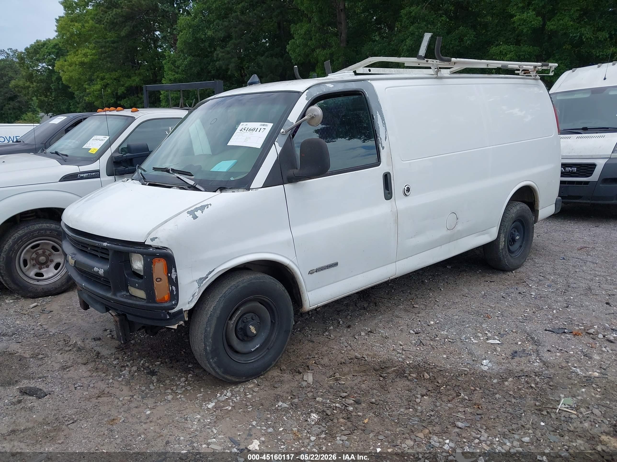 2001 Chevrolet Express   White vin: 1GCFG25W111144425