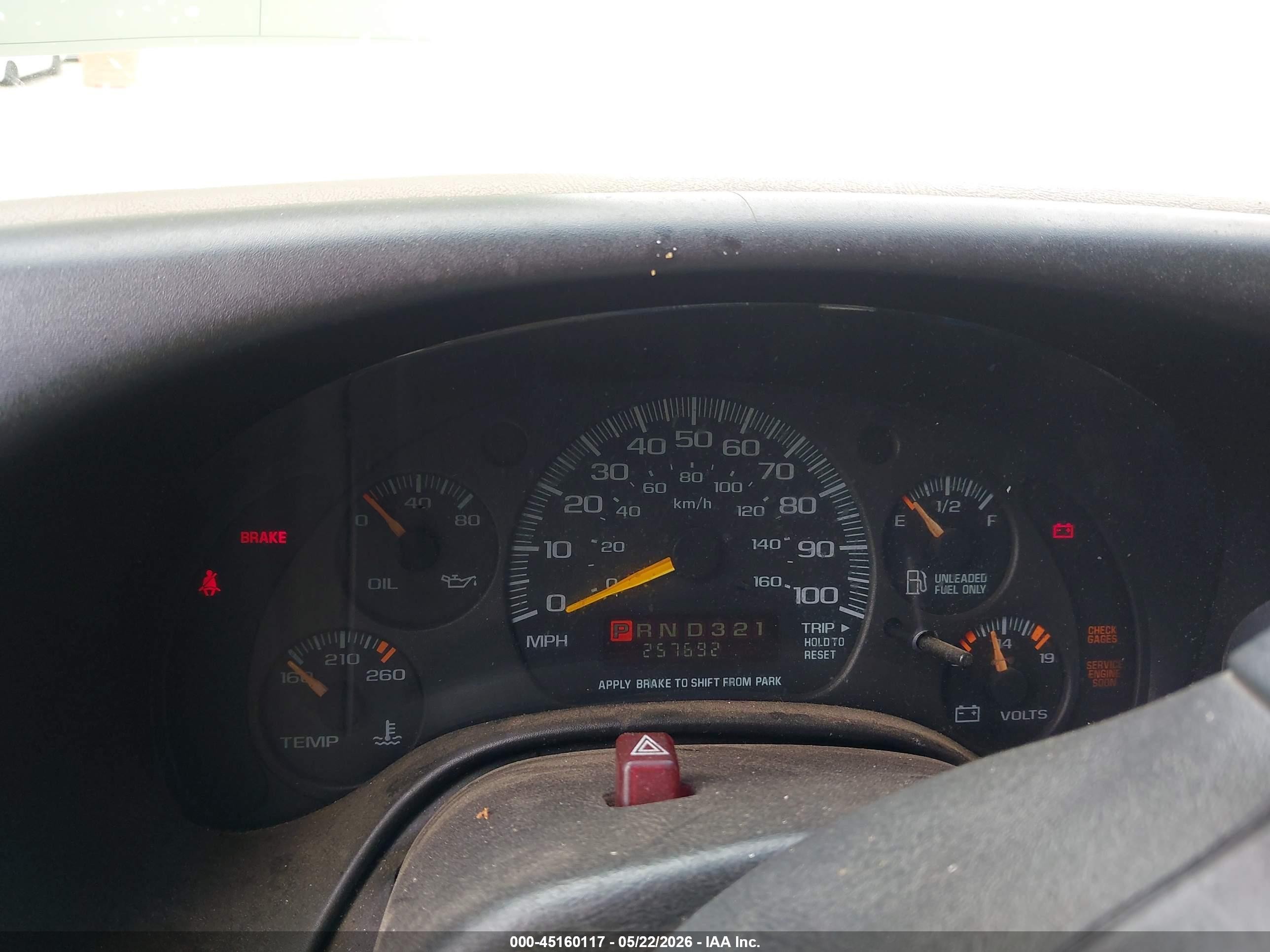 2001 Chevrolet Express   White vin: 1GCFG25W111144425