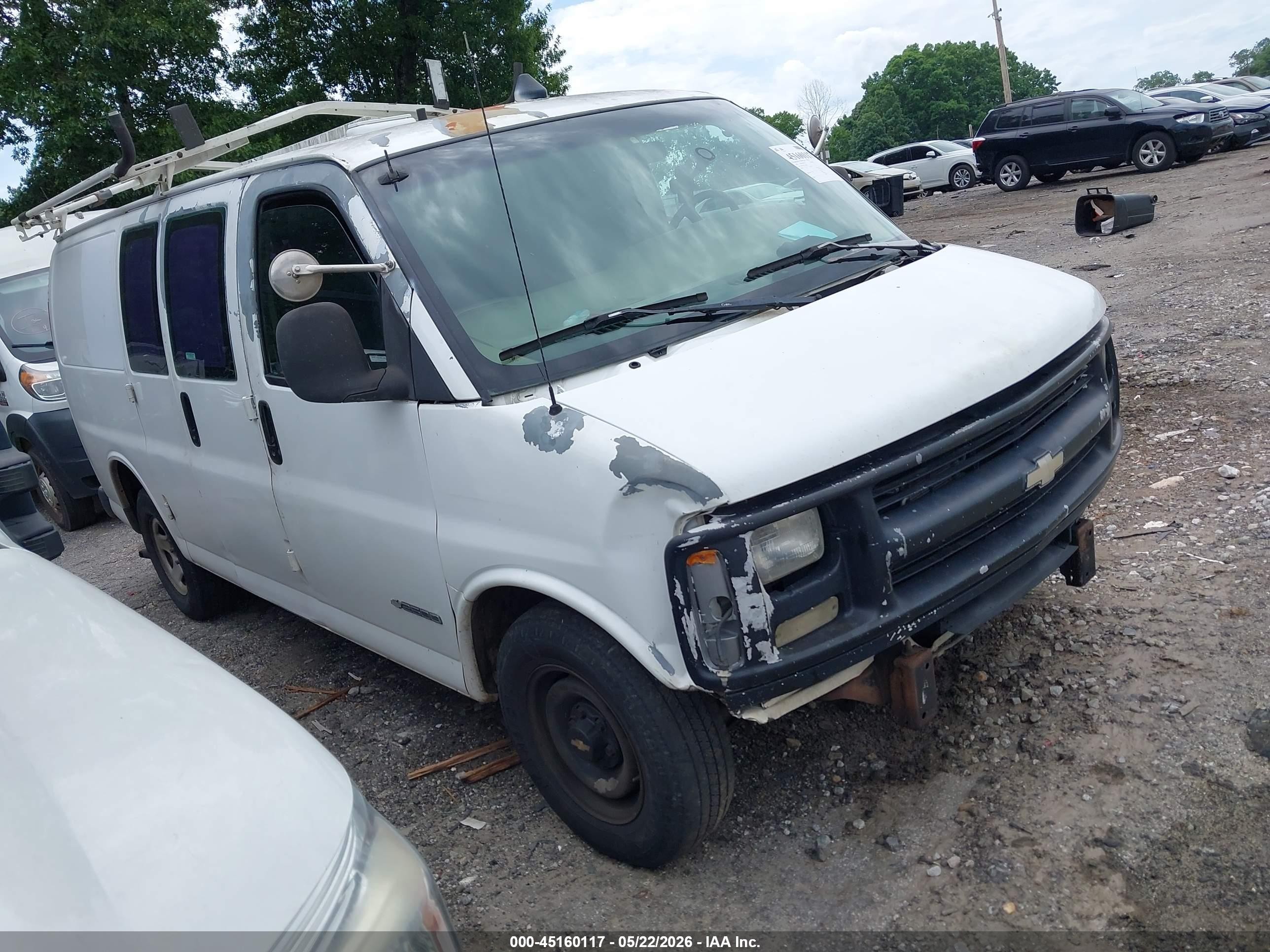 2001 Chevrolet Express   White vin: 1GCFG25W111144425