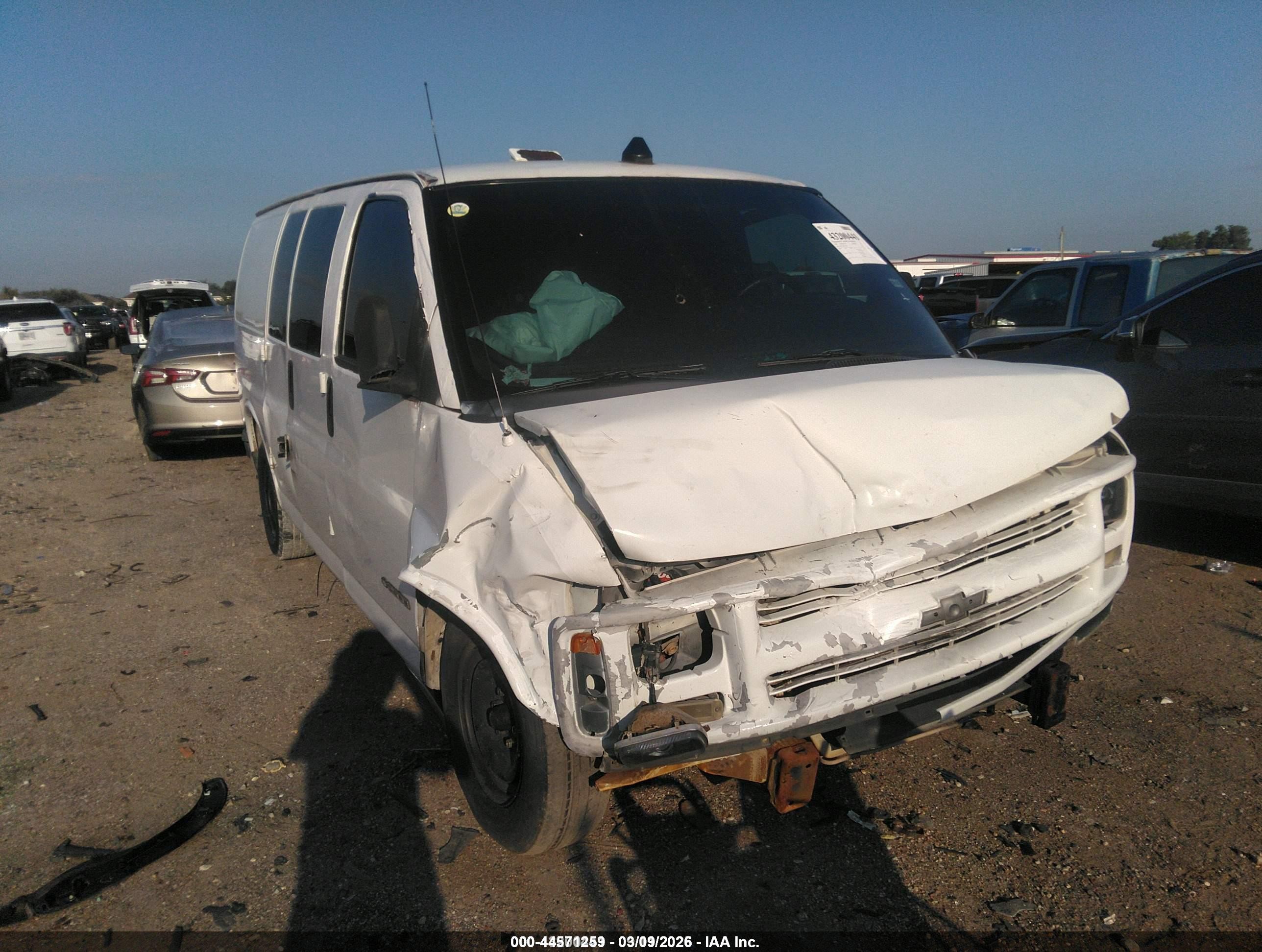 1999 Chevrolet Express   White vin: 1GCFG25W6X1036312