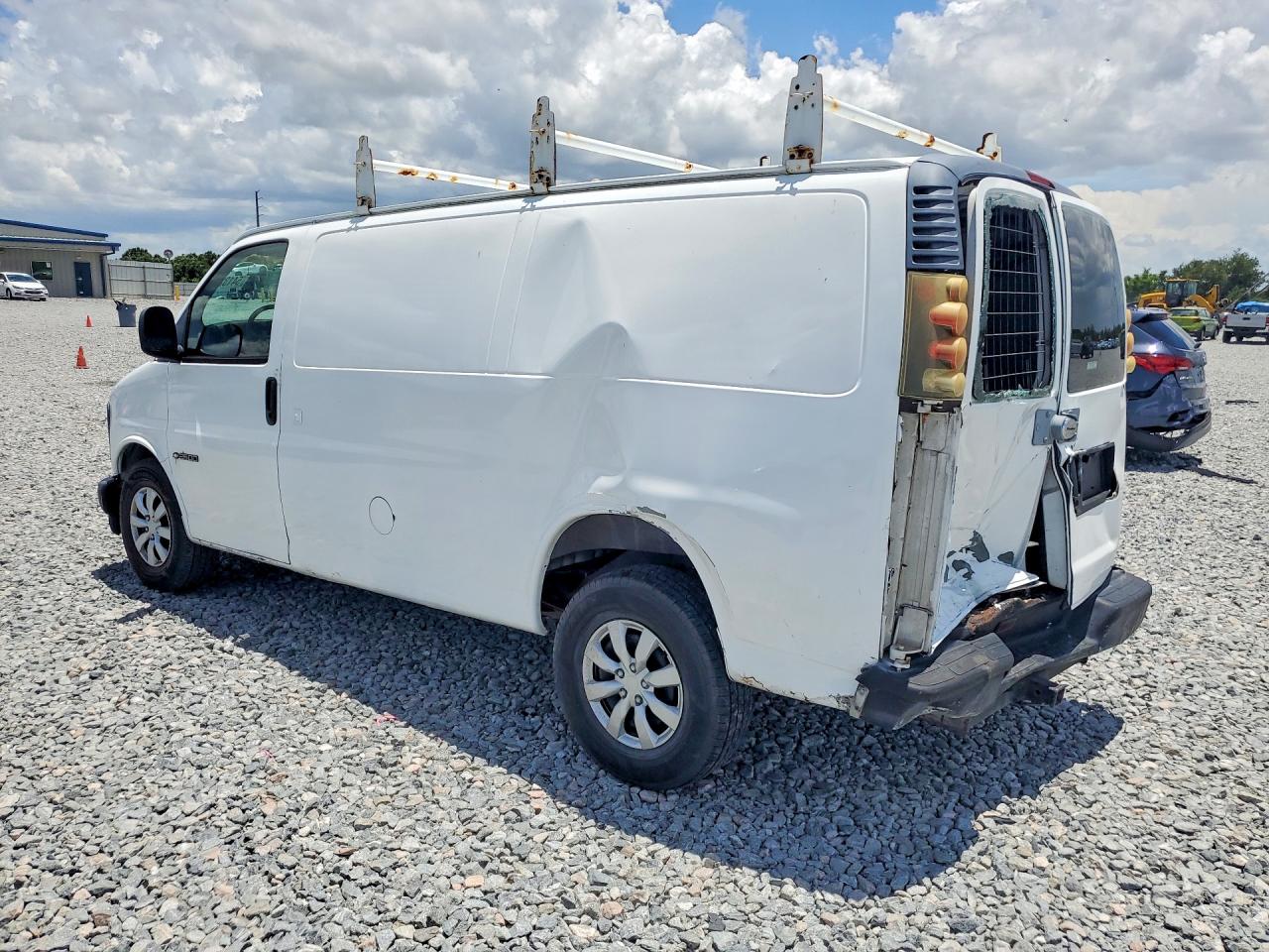 1999 Chevrolet Express G2500 Белый vin: 1GCFG25W6X1039758