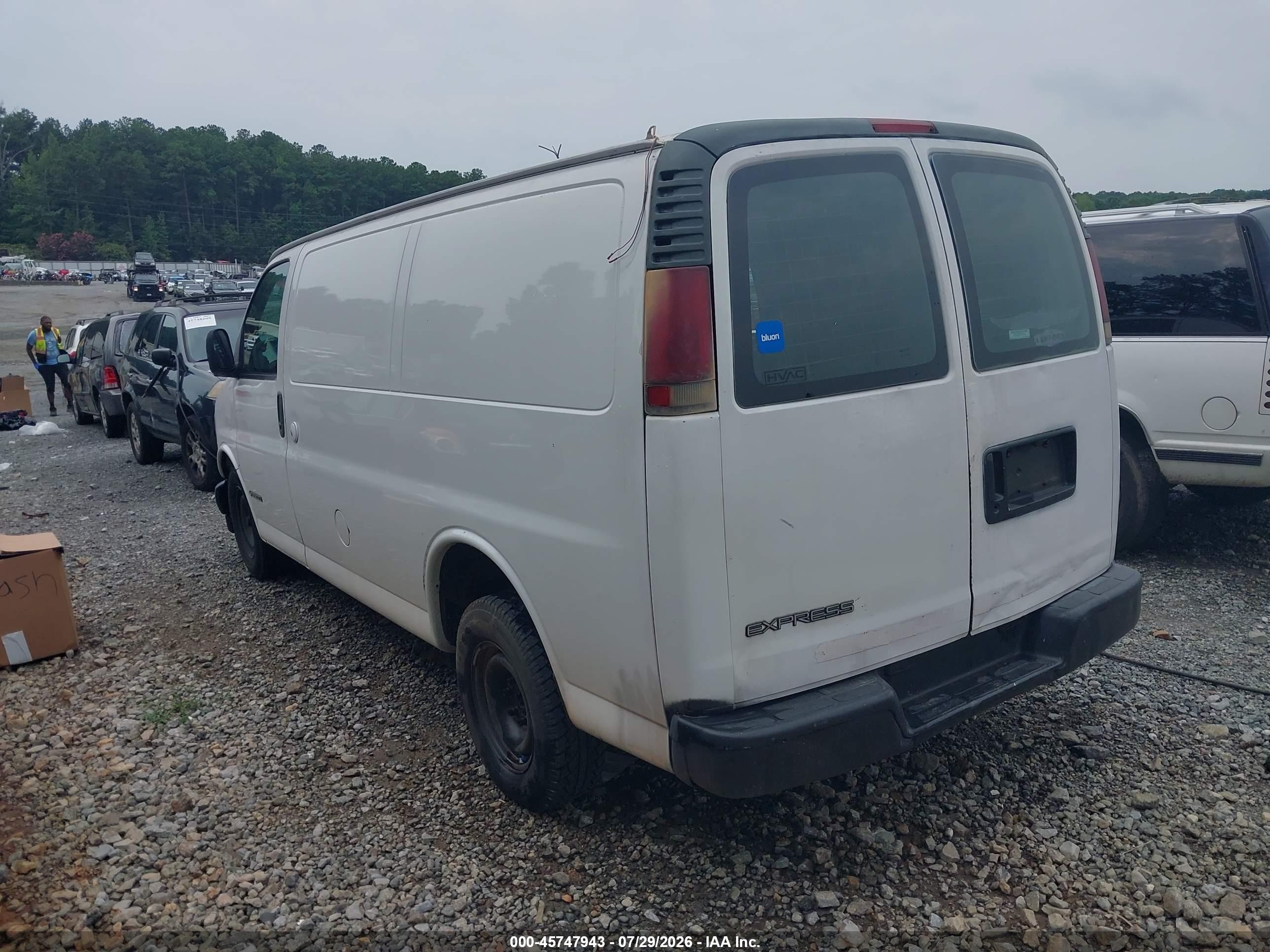 2001 Chevrolet Express   White vin: 1GCFG25W711145210