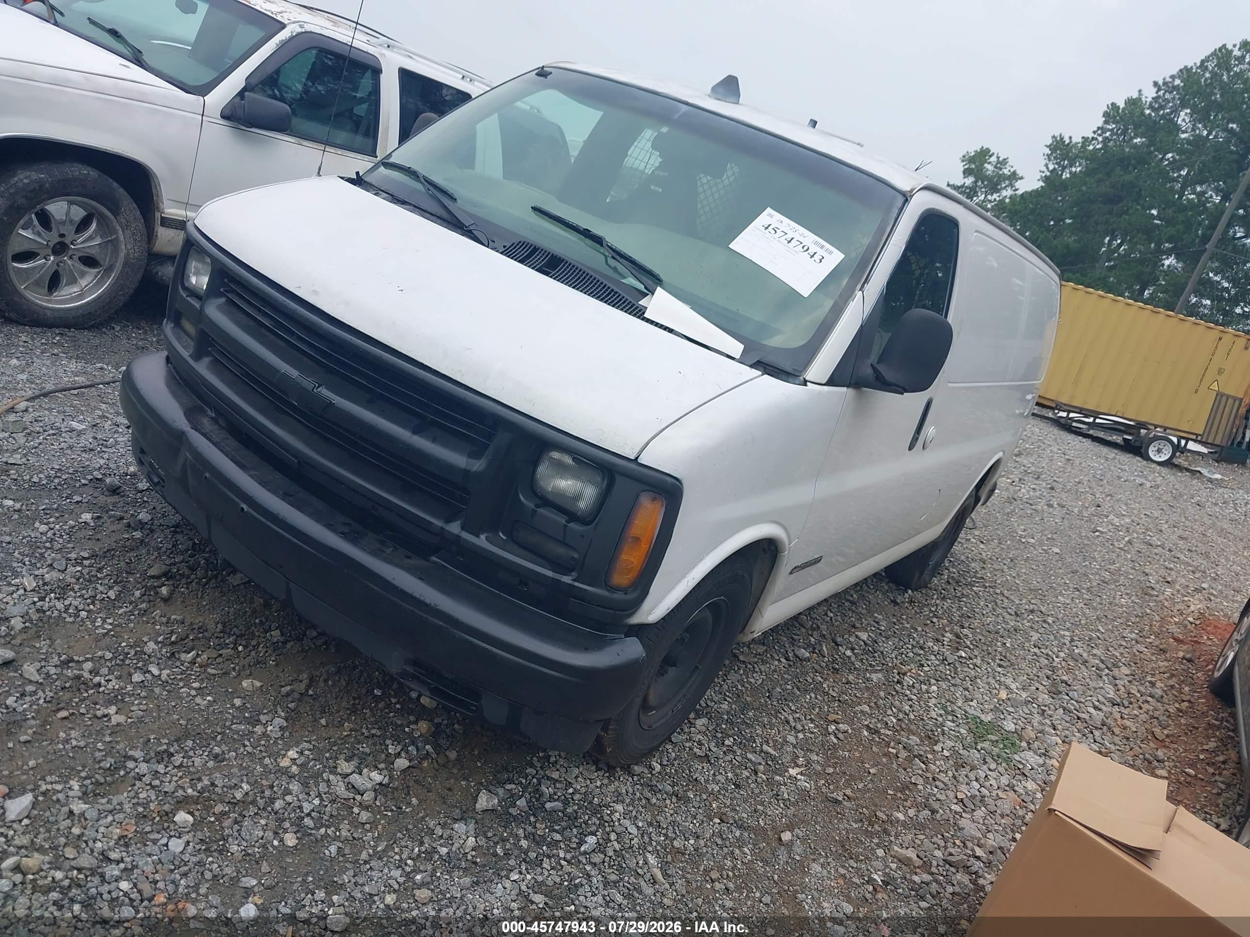 2001 Chevrolet Express   White vin: 1GCFG25W711145210