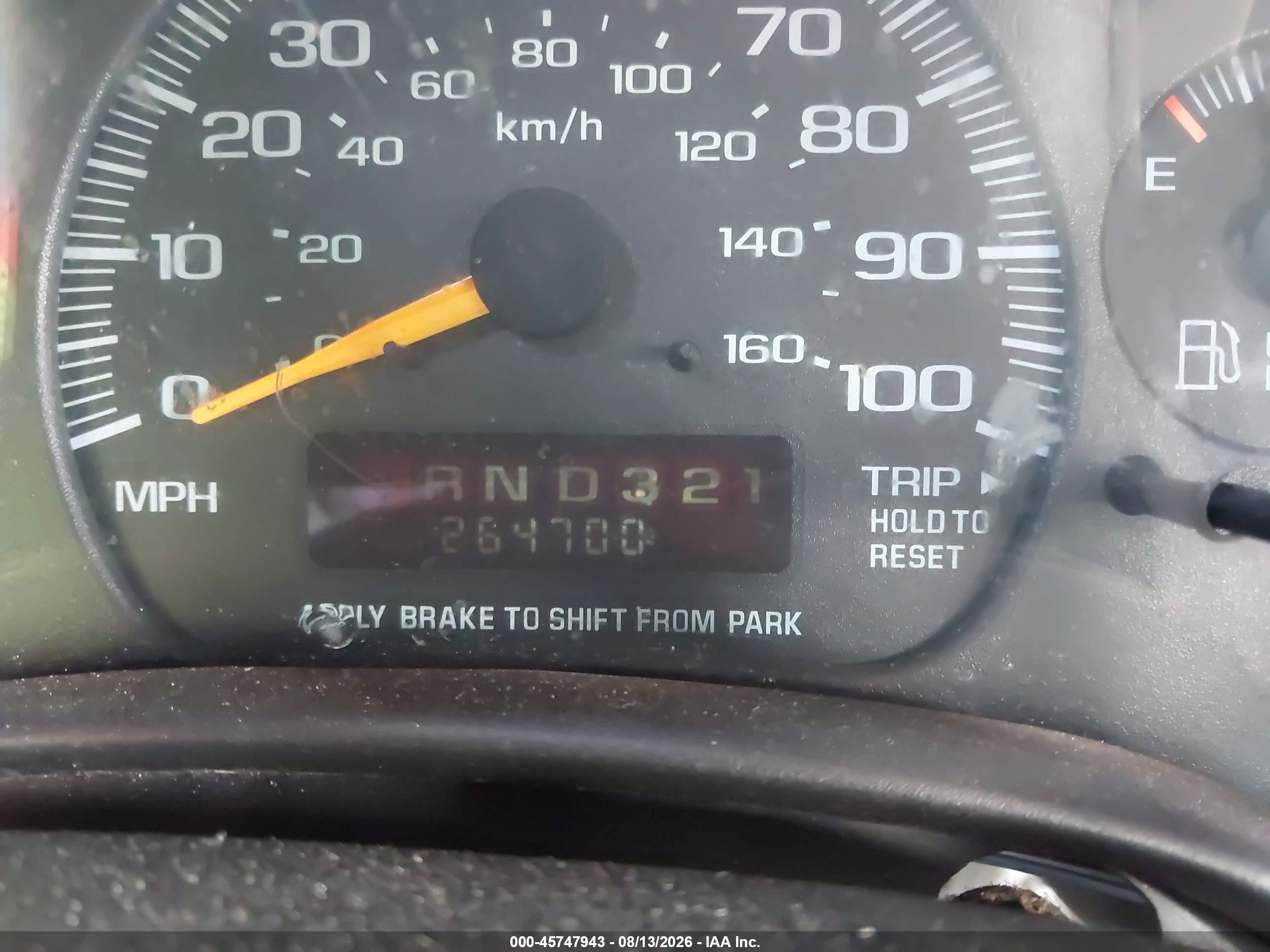 2001 Chevrolet Express   White vin: 1GCFG25W711145210