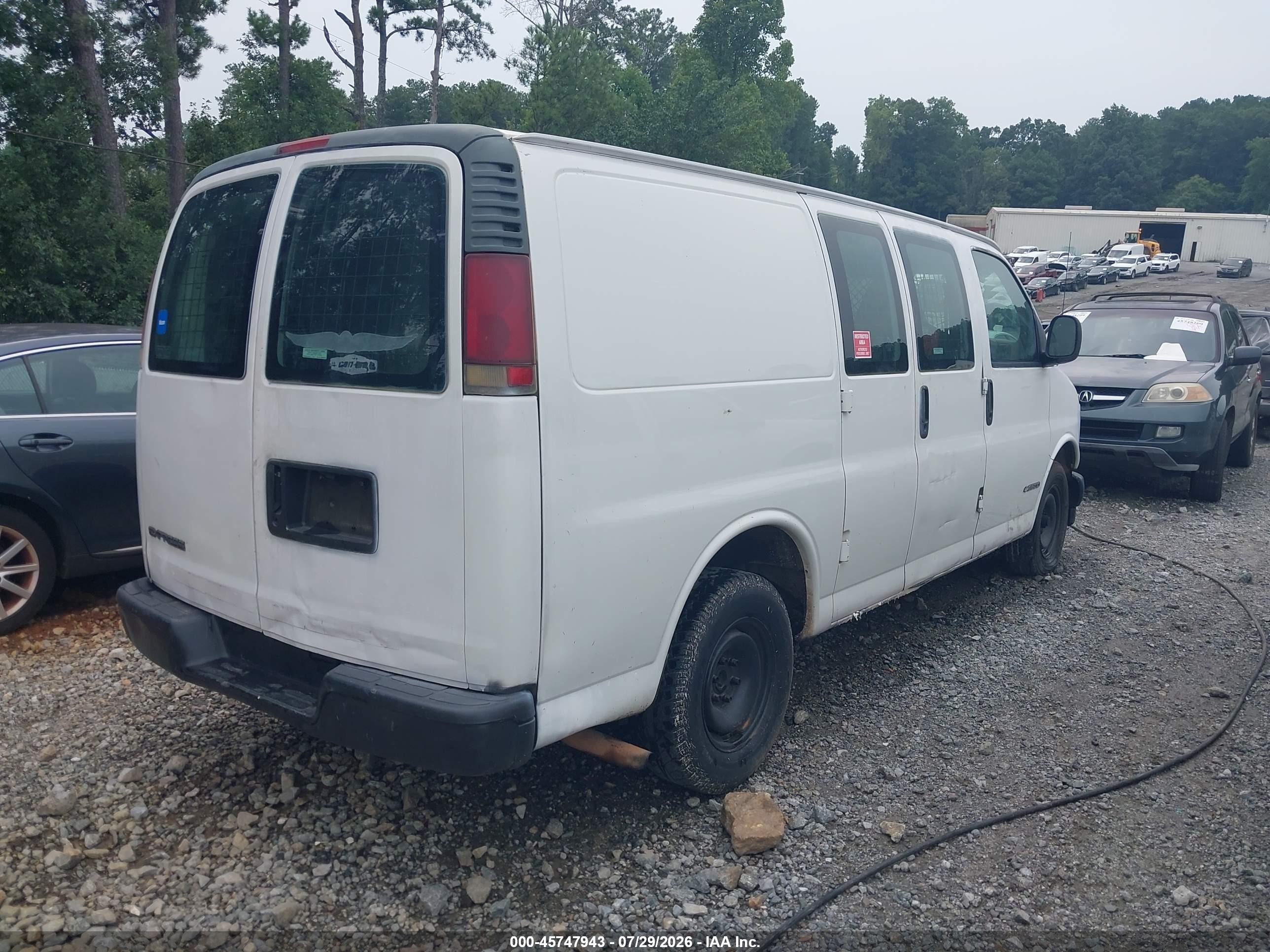 2001 Chevrolet Express   White vin: 1GCFG25W711145210