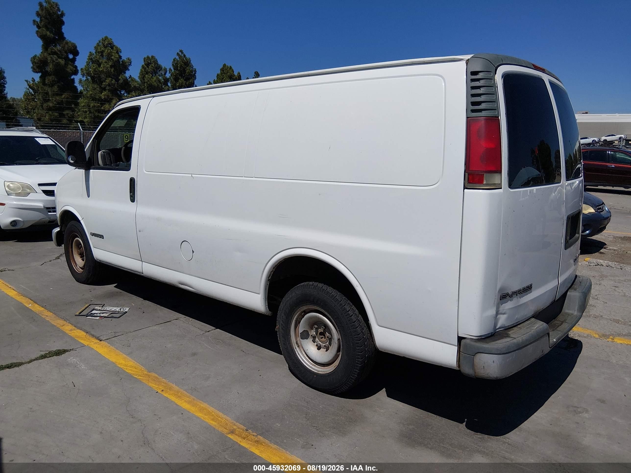 2000 Chevrolet Express   White vin: 1GCFG25W7Y1158744