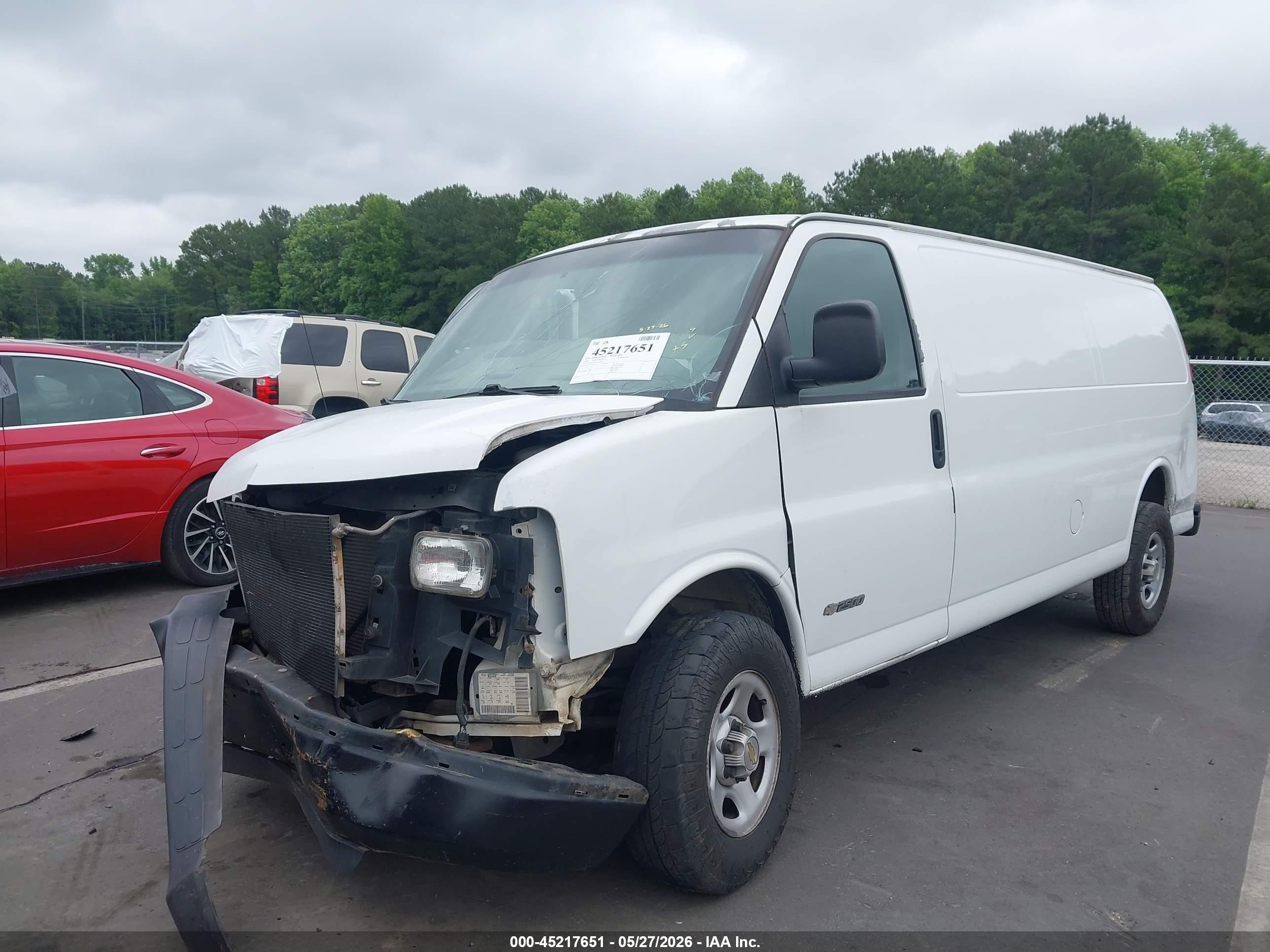 2004 Chevrolet Express   White vin: 1GCFG29T041245802