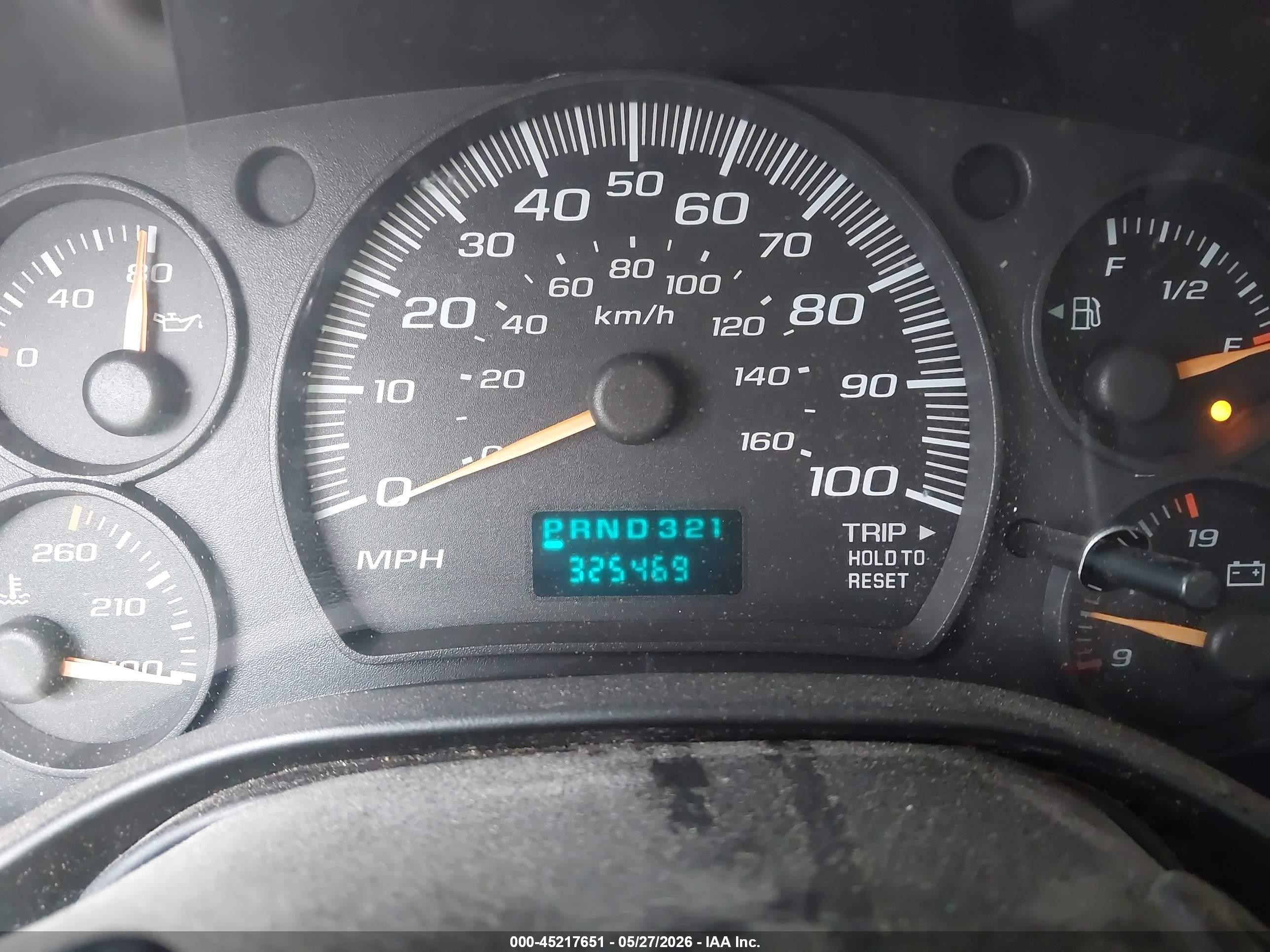 2004 Chevrolet Express   White vin: 1GCFG29T041245802