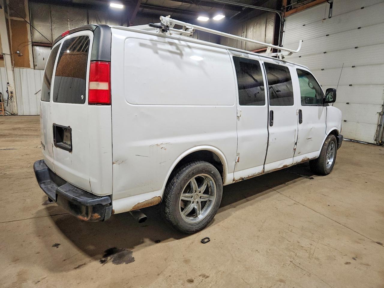2007 Chevrolet Express G1500 White vin: 1GCFH15T471238238