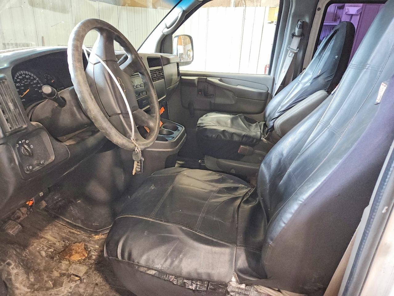 2007 Chevrolet Express G1500 White vin: 1GCFH15T471238238