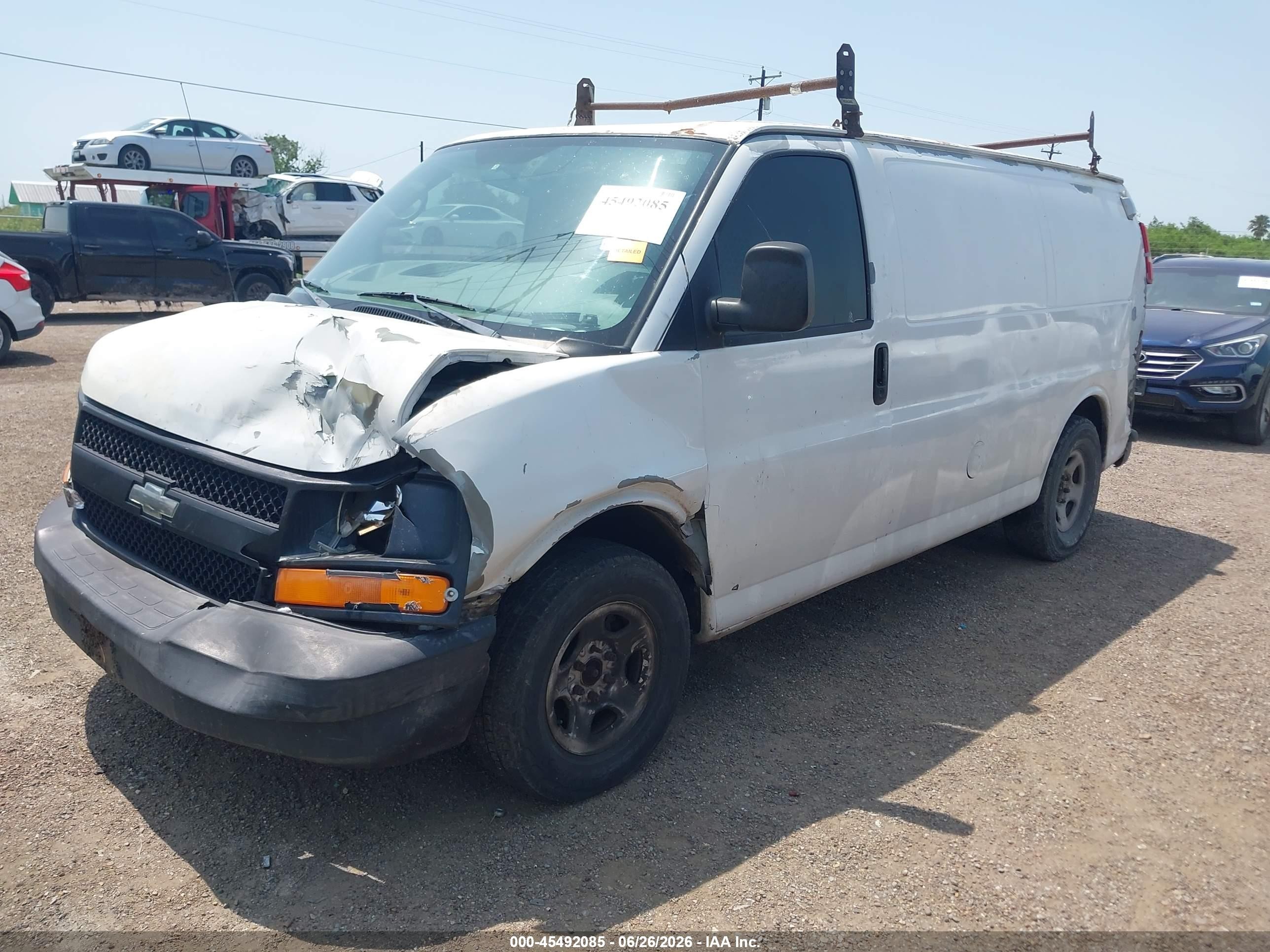 2005 Chevrolet Express   Белый vin: 1GCFH15T551187264