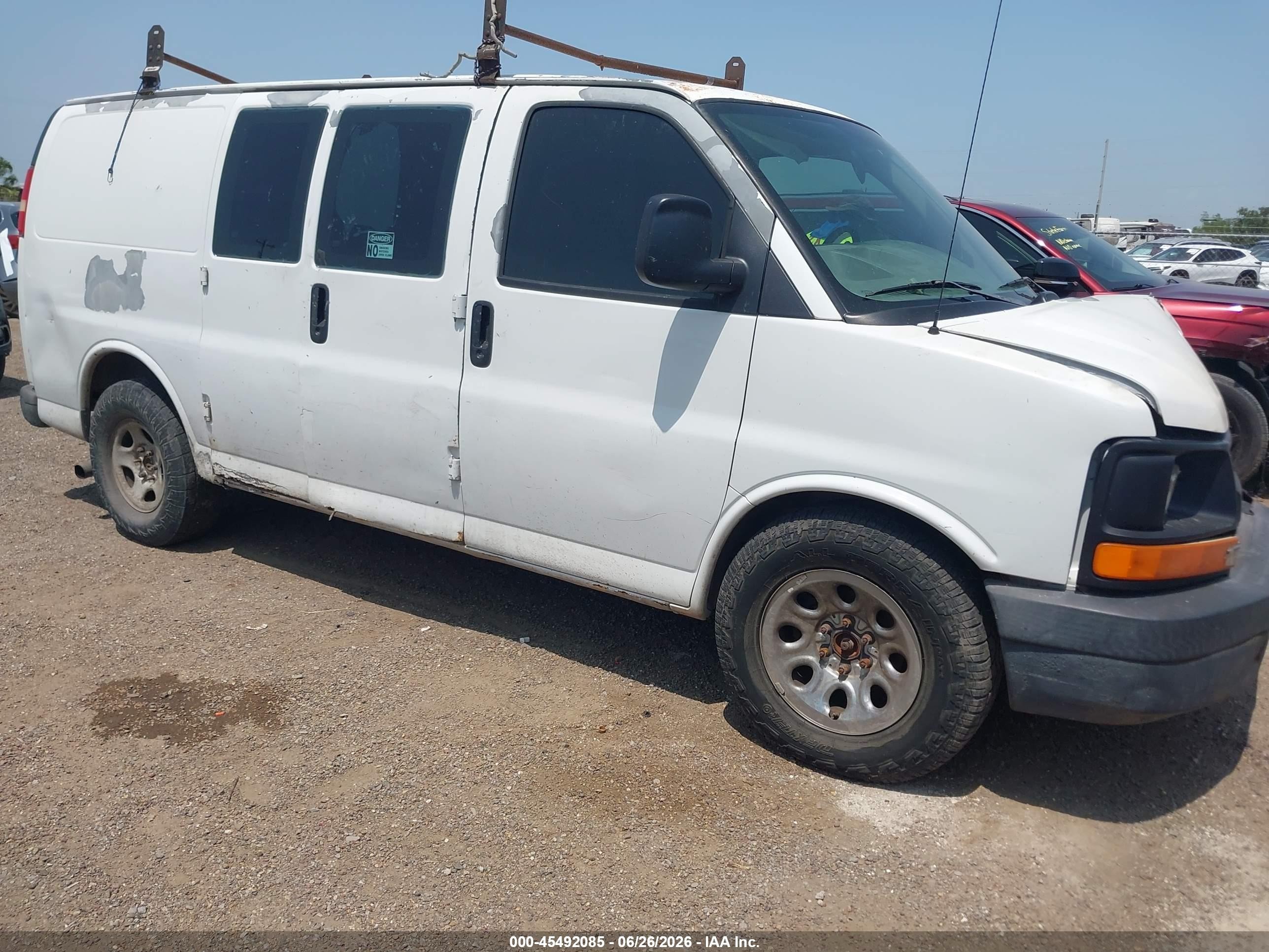 2005 Chevrolet Express   Белый vin: 1GCFH15T551187264