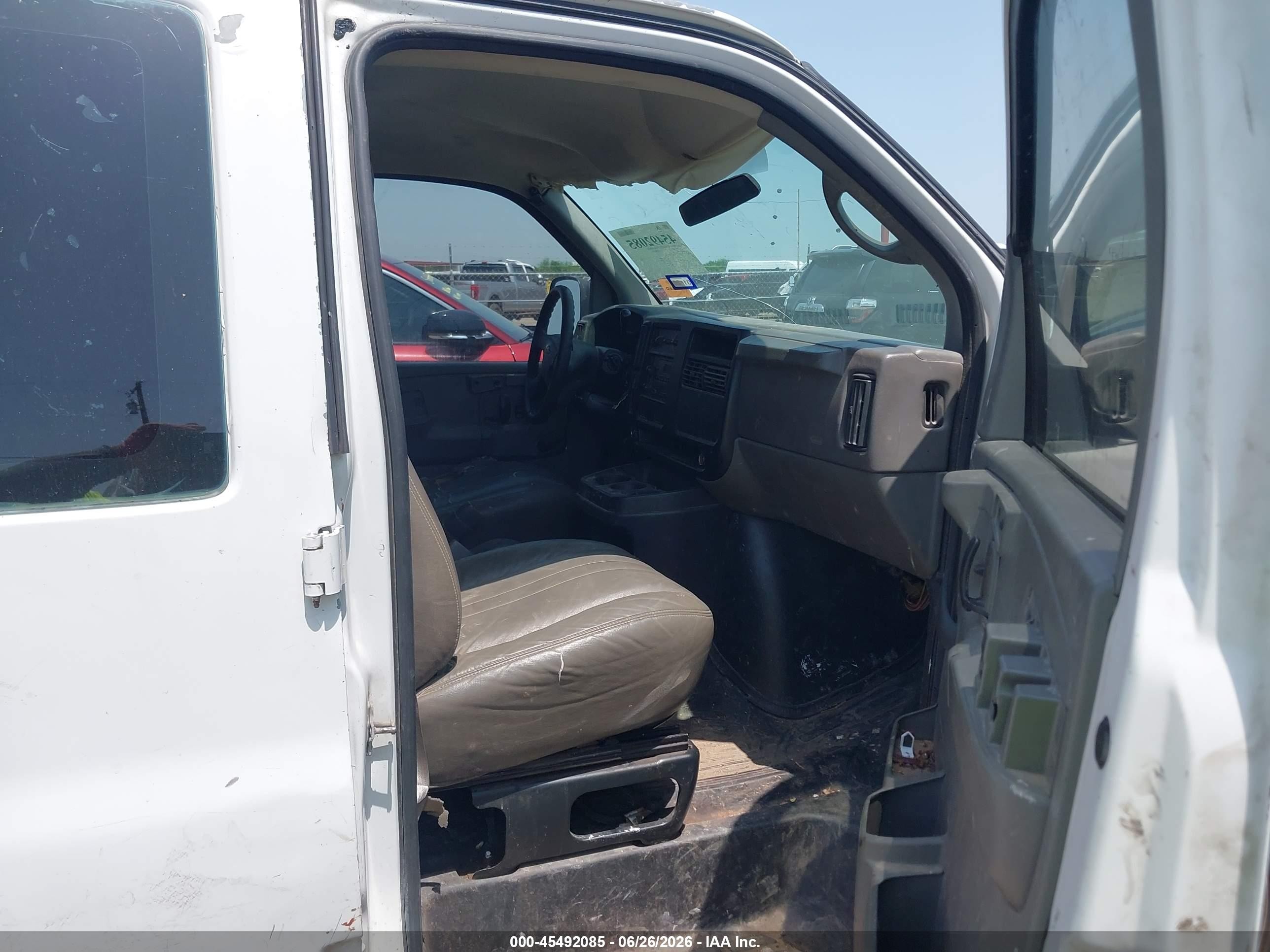 2005 Chevrolet Express   Белый vin: 1GCFH15T551187264