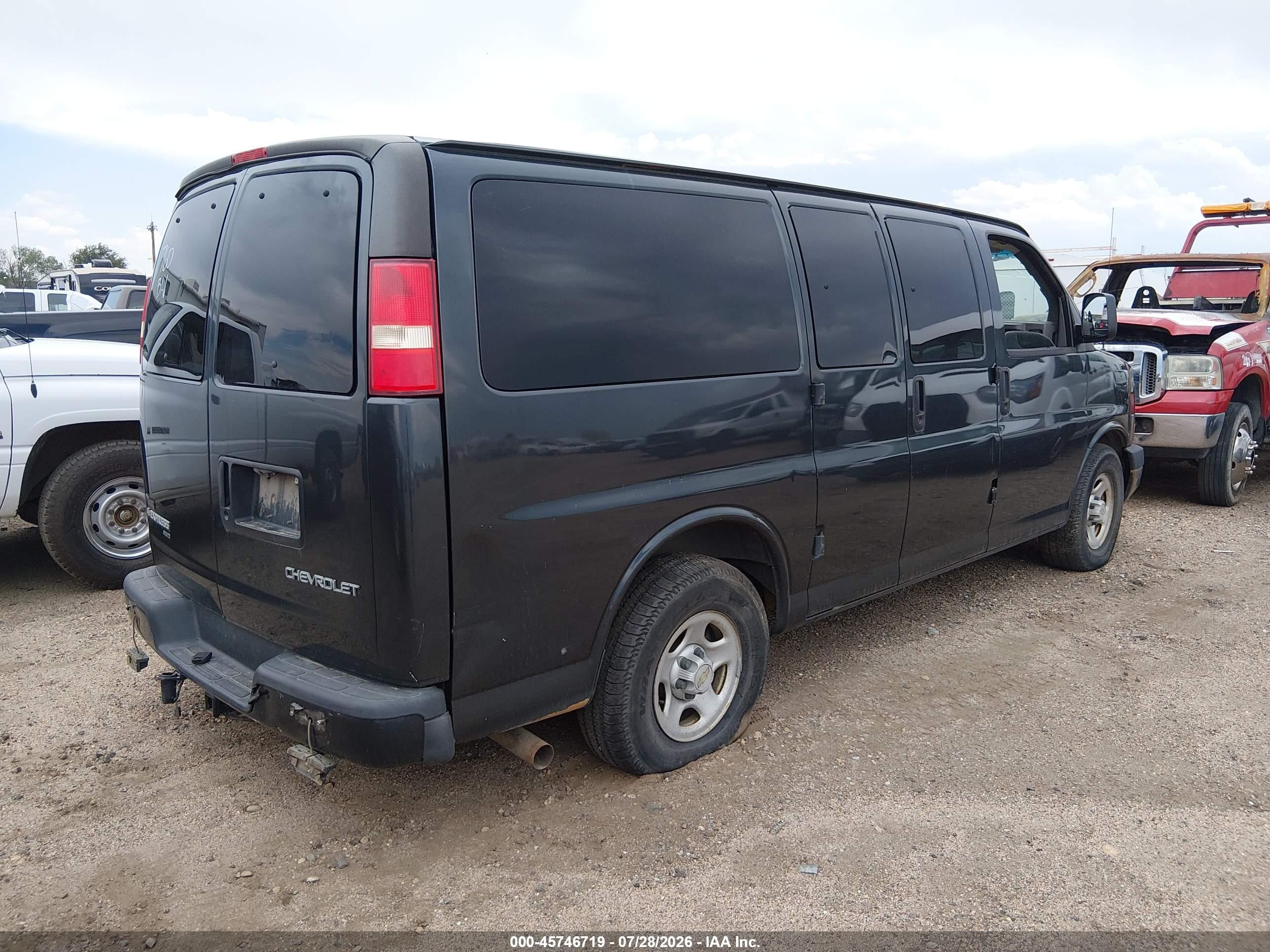 2005 Chevrolet Express Black vin: 1GCFH15T851225392