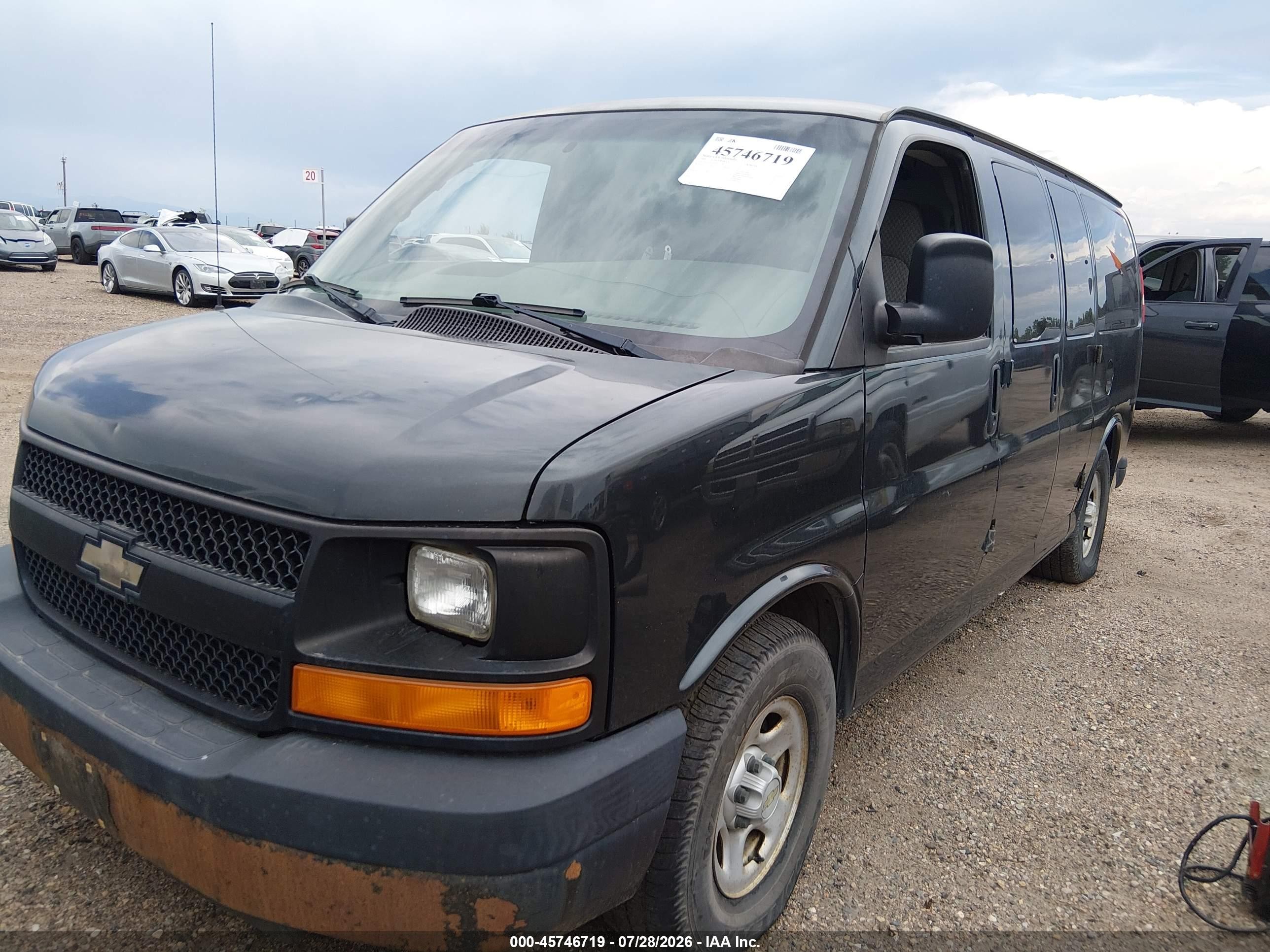 2005 Chevrolet Express Black vin: 1GCFH15T851225392