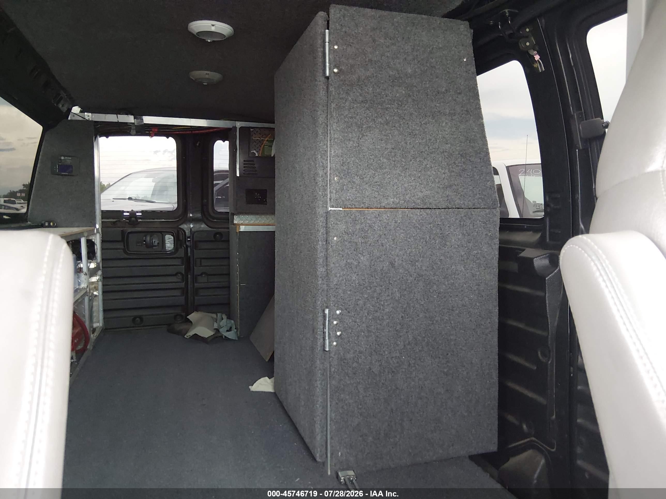 2005 Chevrolet Express Black vin: 1GCFH15T851225392